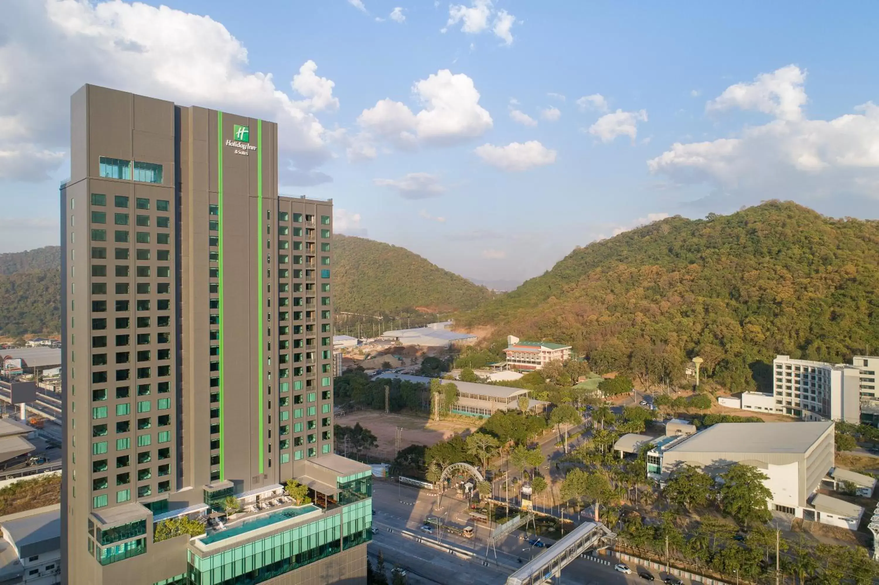 Property building in Holiday Inn & Suites Siracha Laemchabang, an IHG Hotel