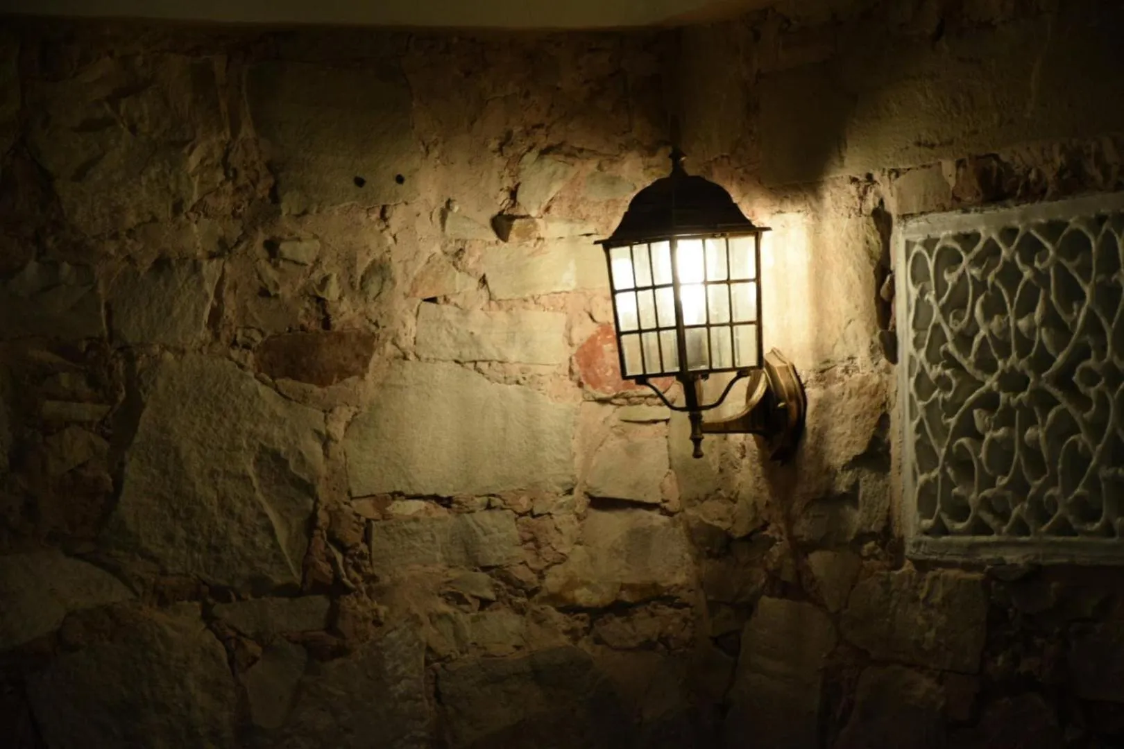 Decorative detail in Jaipur Jantar Hostel