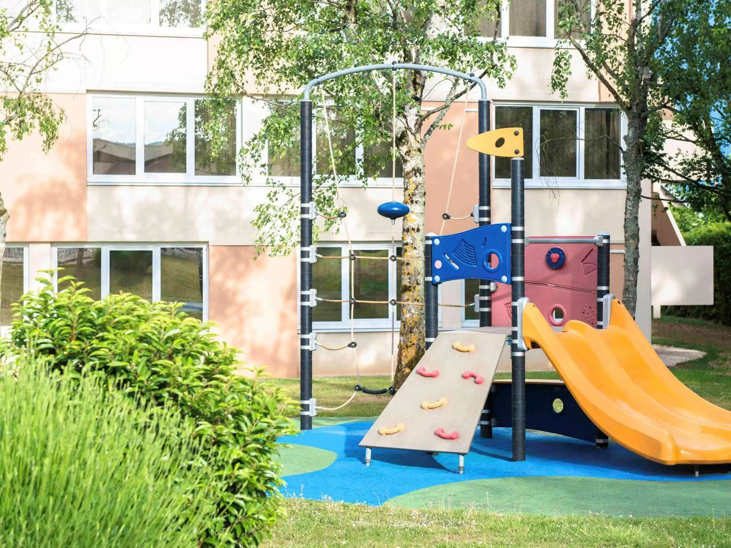 Garden, Children's Play Area in Novotel Dijon Sud