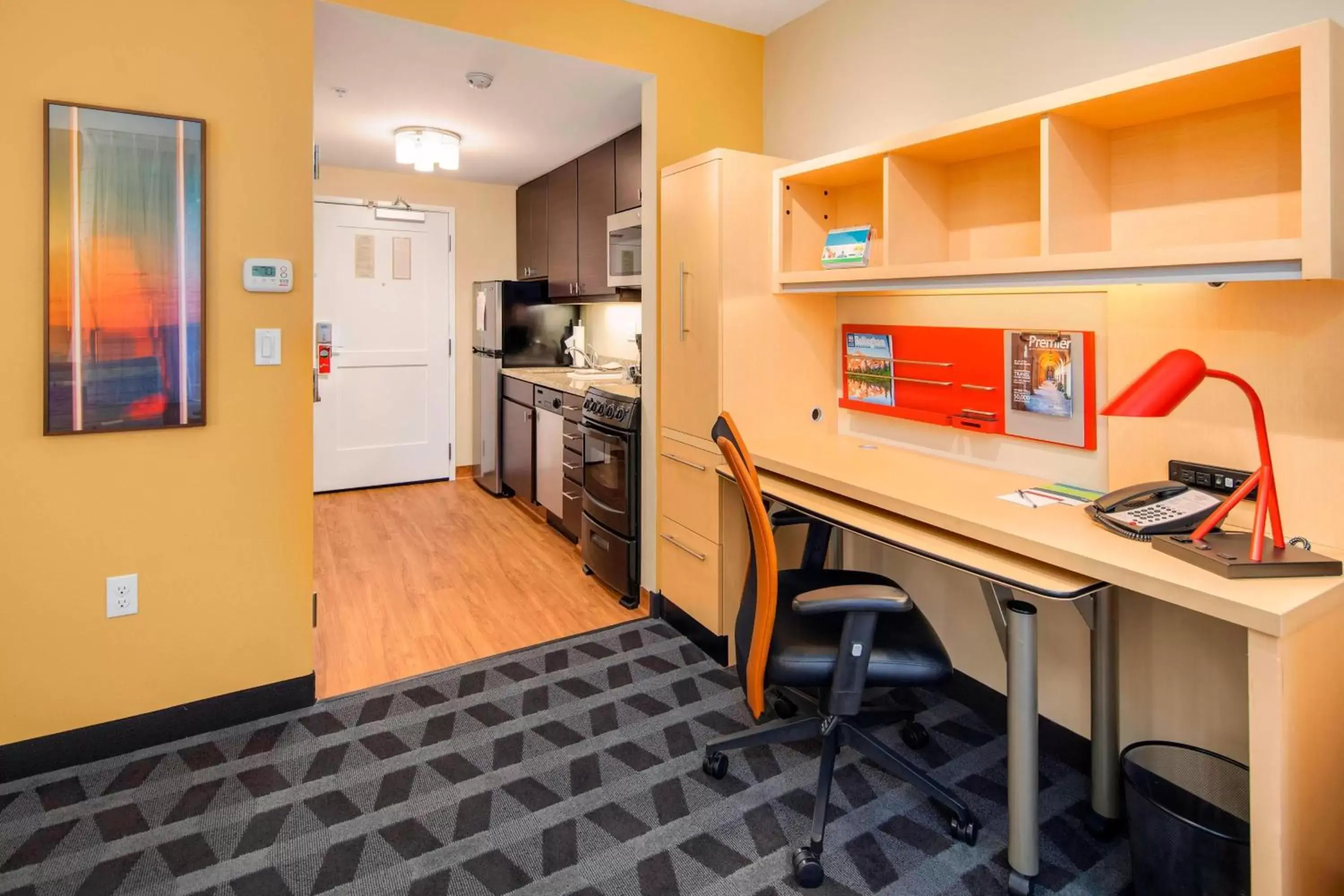 Bedroom, Kitchen/Kitchenette in TownePlace Suites by Marriott Bellingham