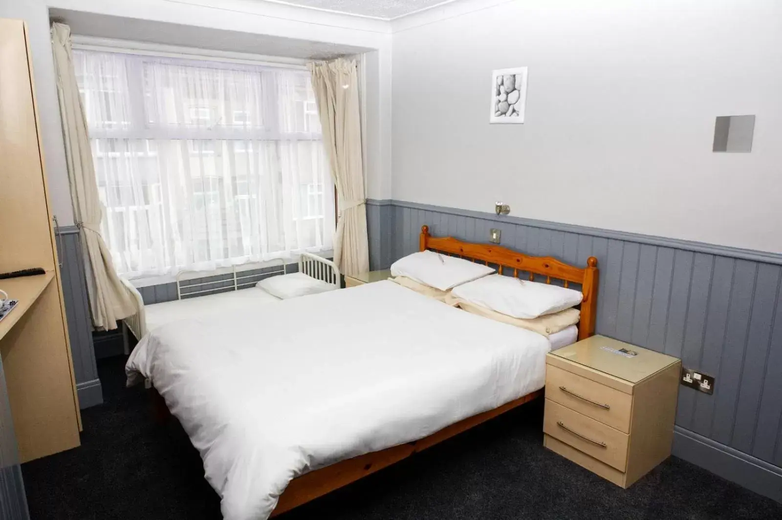 Standard Double Room with Shared Bathroom - single occupancy in Mallowview guest house Standard Double Room with Shared Bathroom - single occupancy in Mallowview guest house