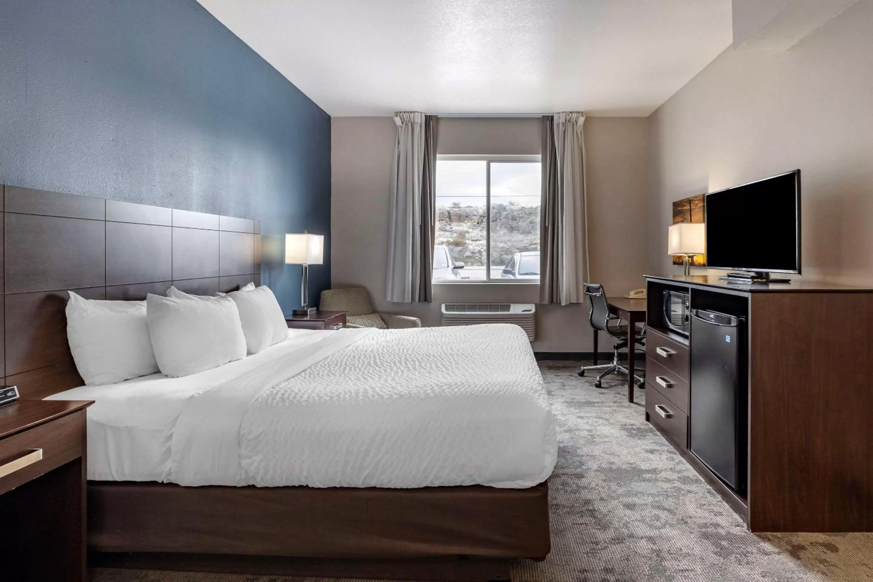 Bedroom, Bed in Clarion Inn Kingman I-40 Route 66