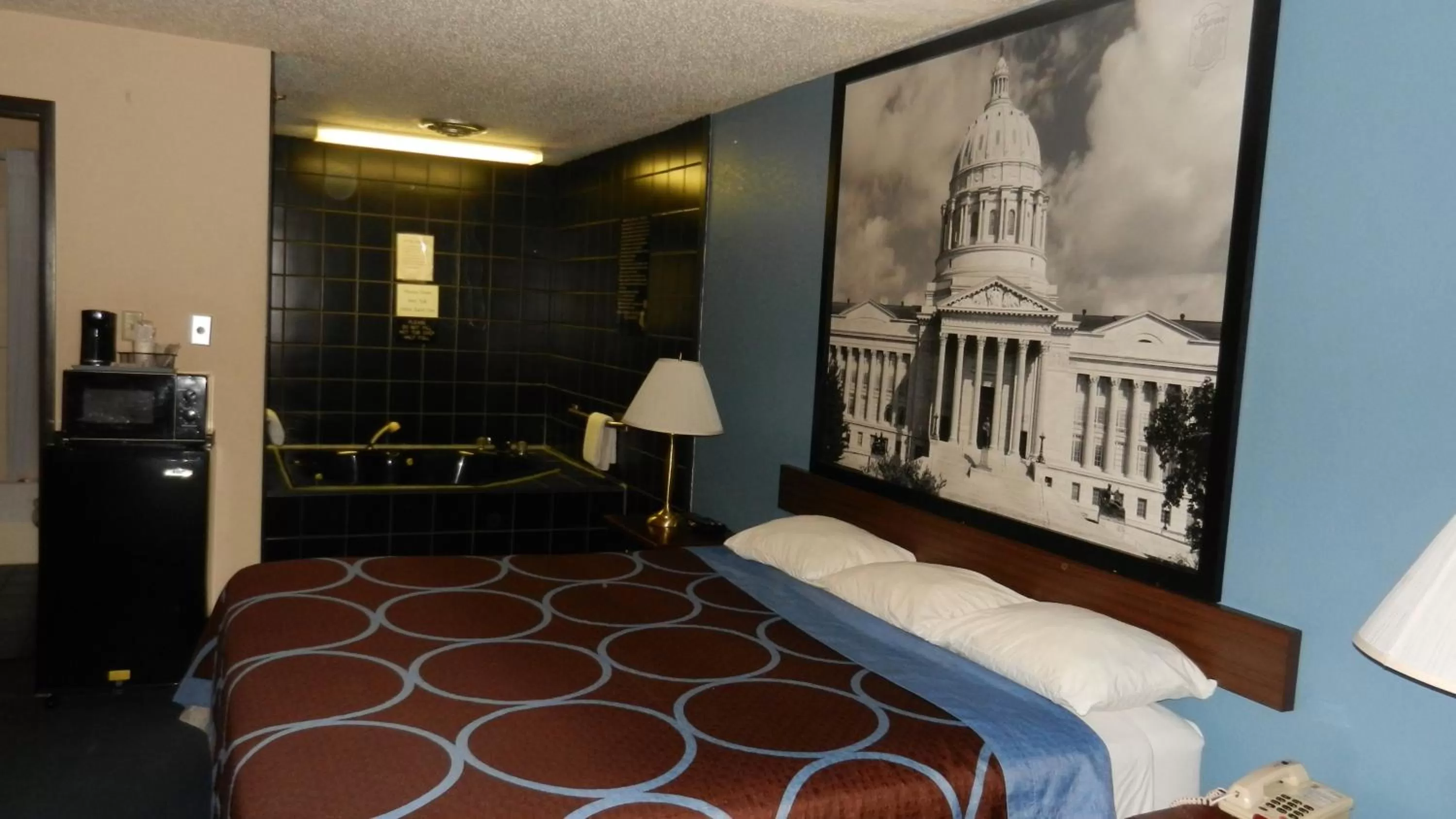 Bed in Super 8 by Wyndham Potosi