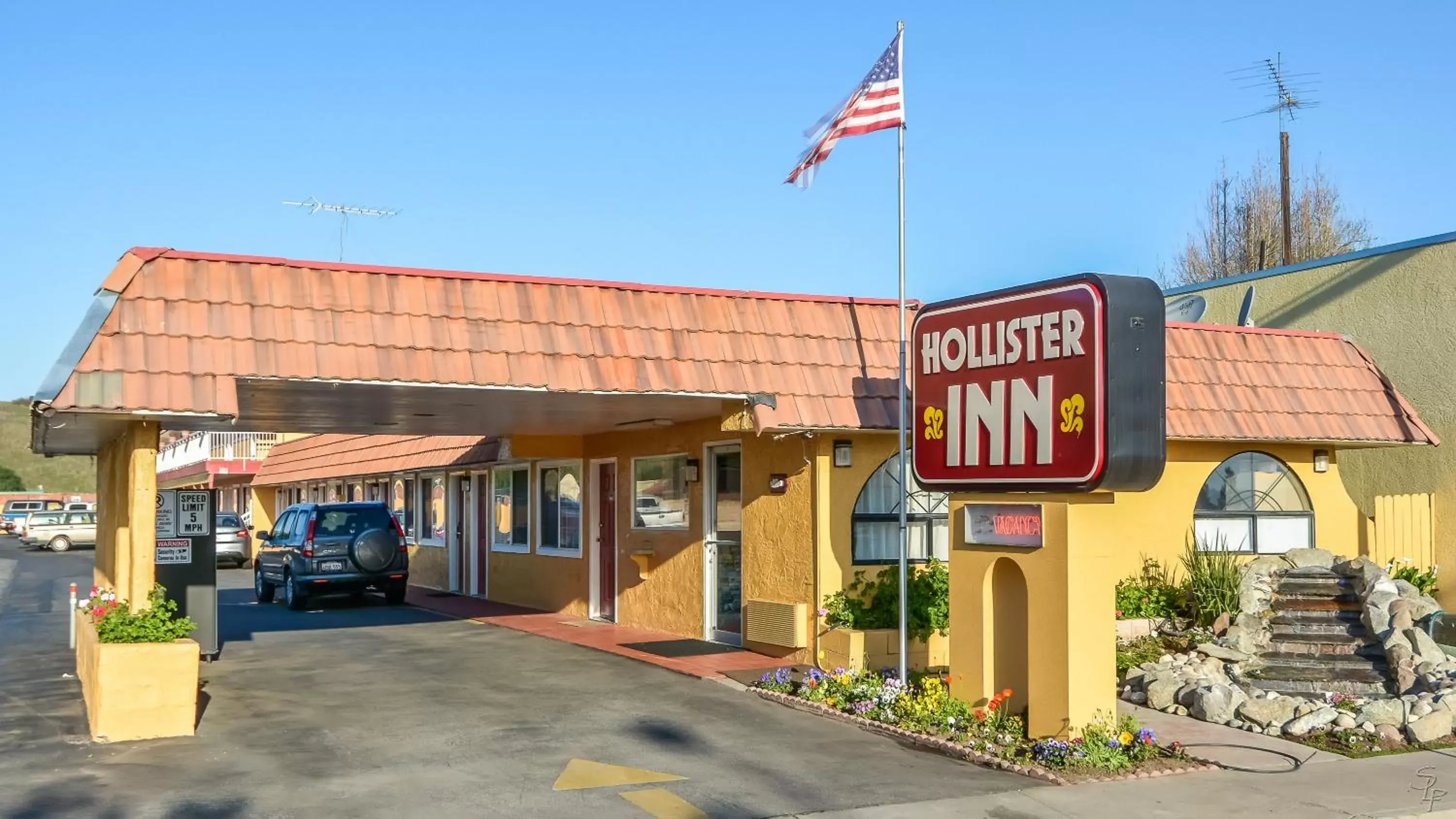 Bird's eye view, Property Building in Hollister Inn