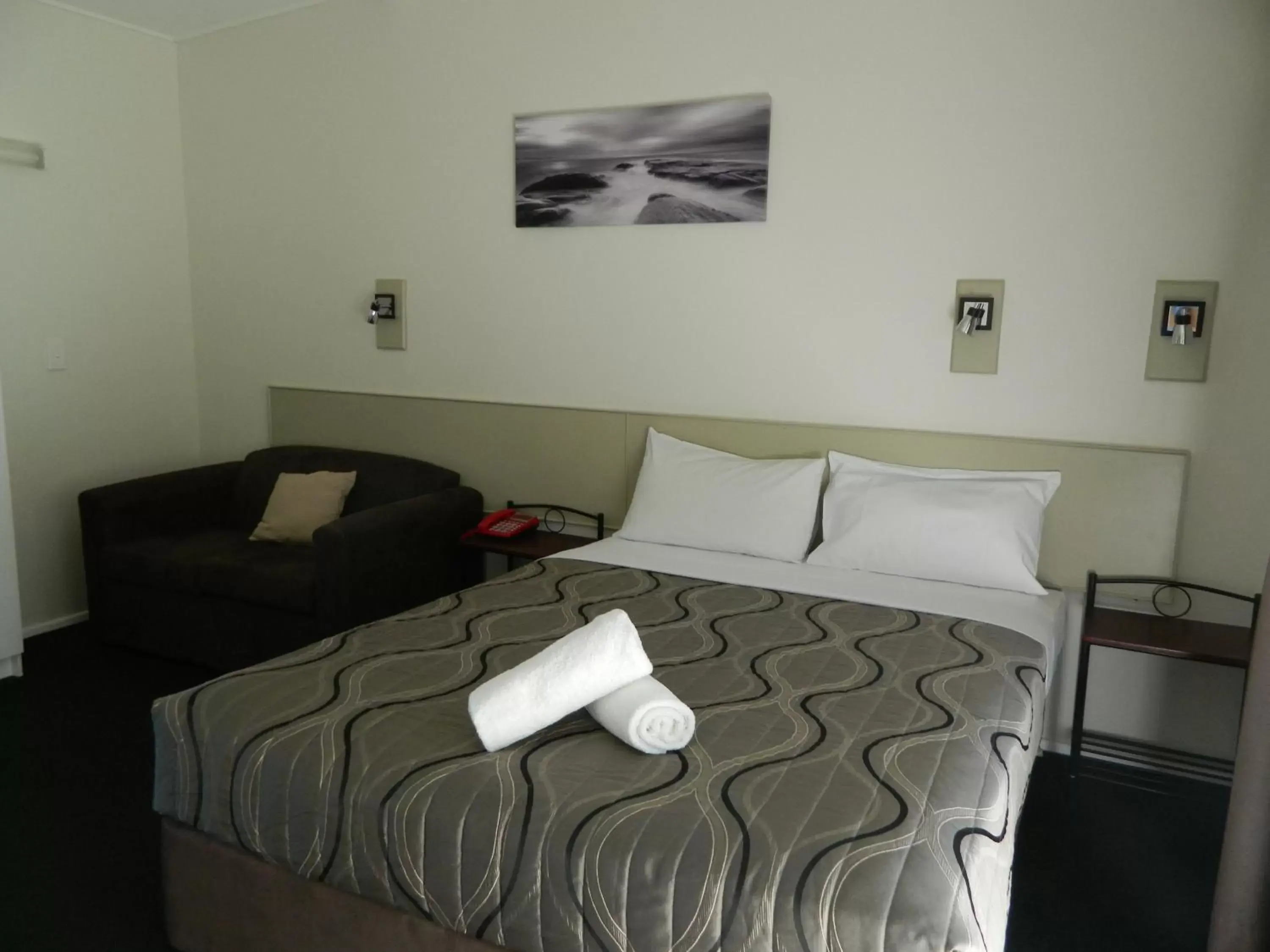 Photo of the whole room, Room Photo in Coachman Motel
