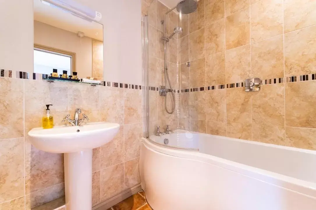 Shower, Bathroom in The Honingham Buck