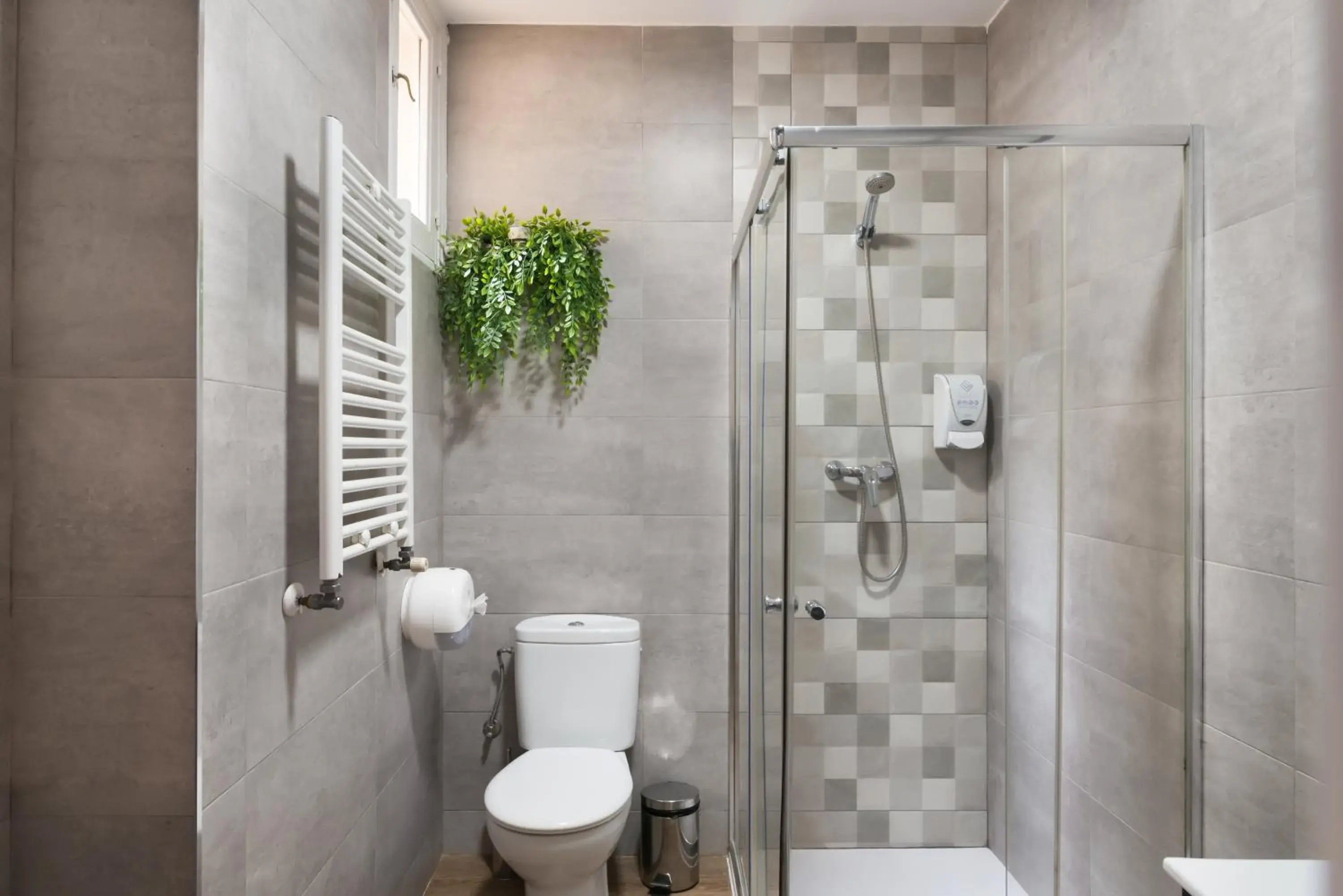 Shower, Bathroom in Roisa Centro