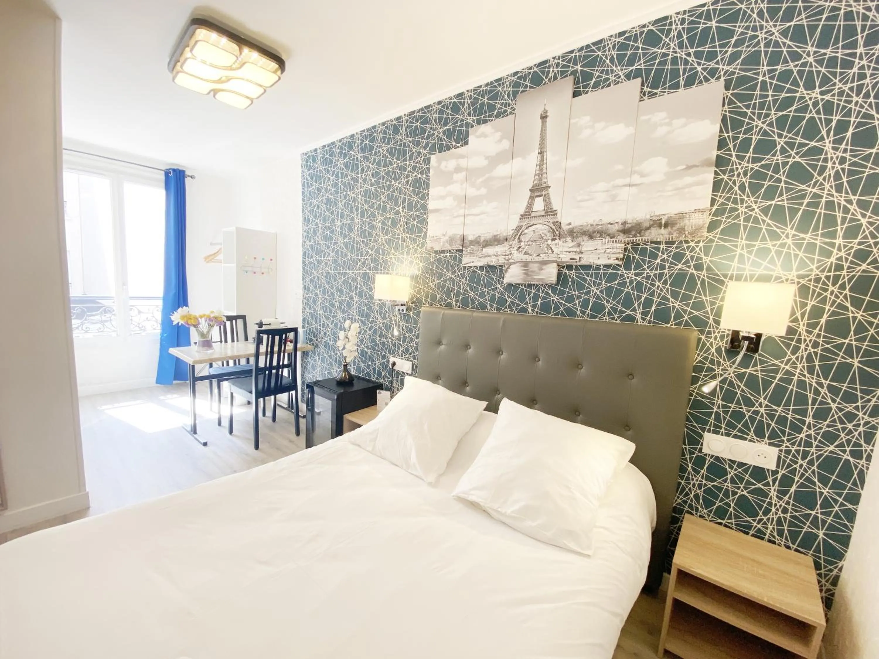 Bed in Hotel Aviatic