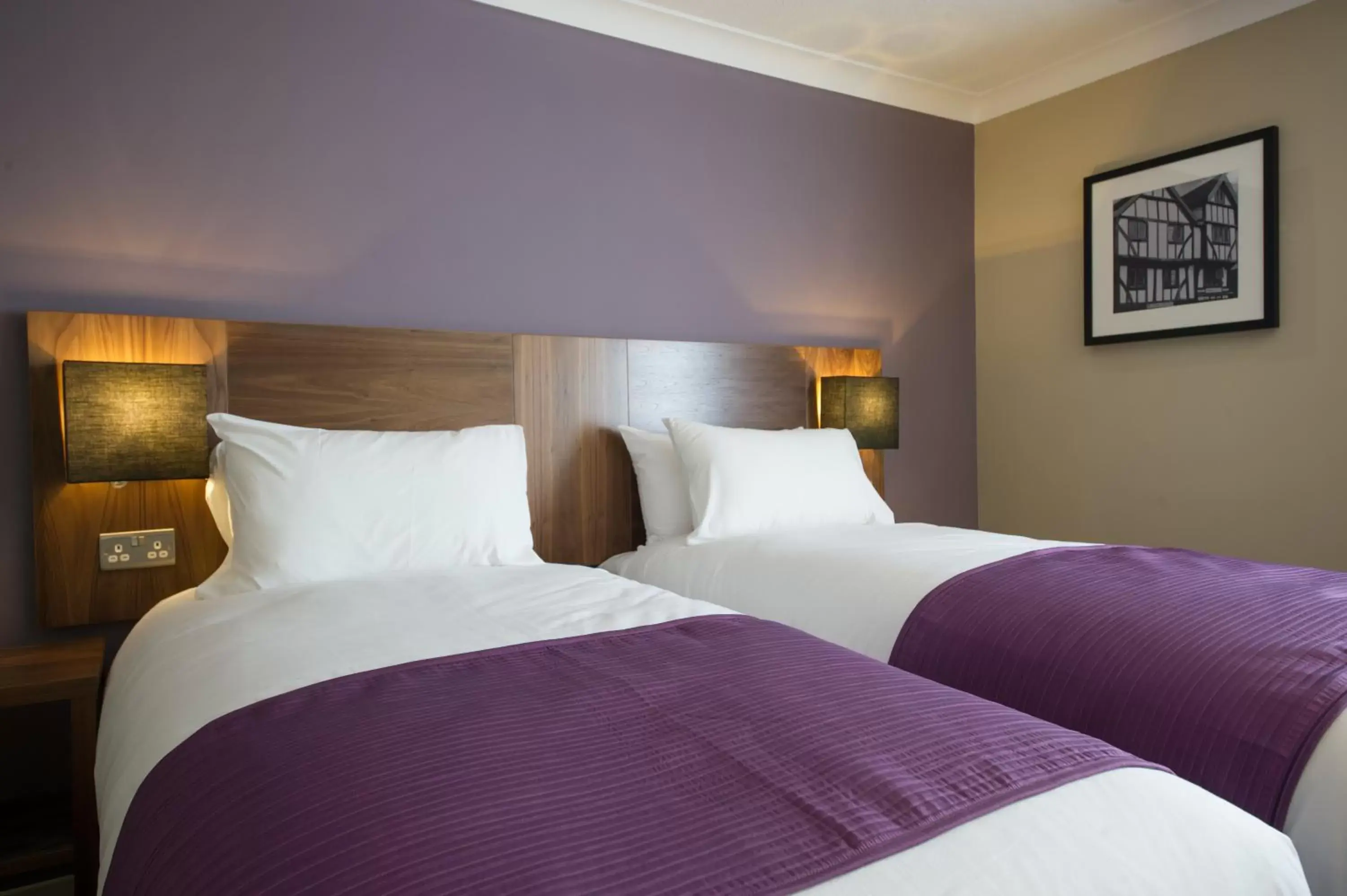 Bedroom, Bed in Toby Carvery Exeter M5 J30 by Innkeeper's Collection
