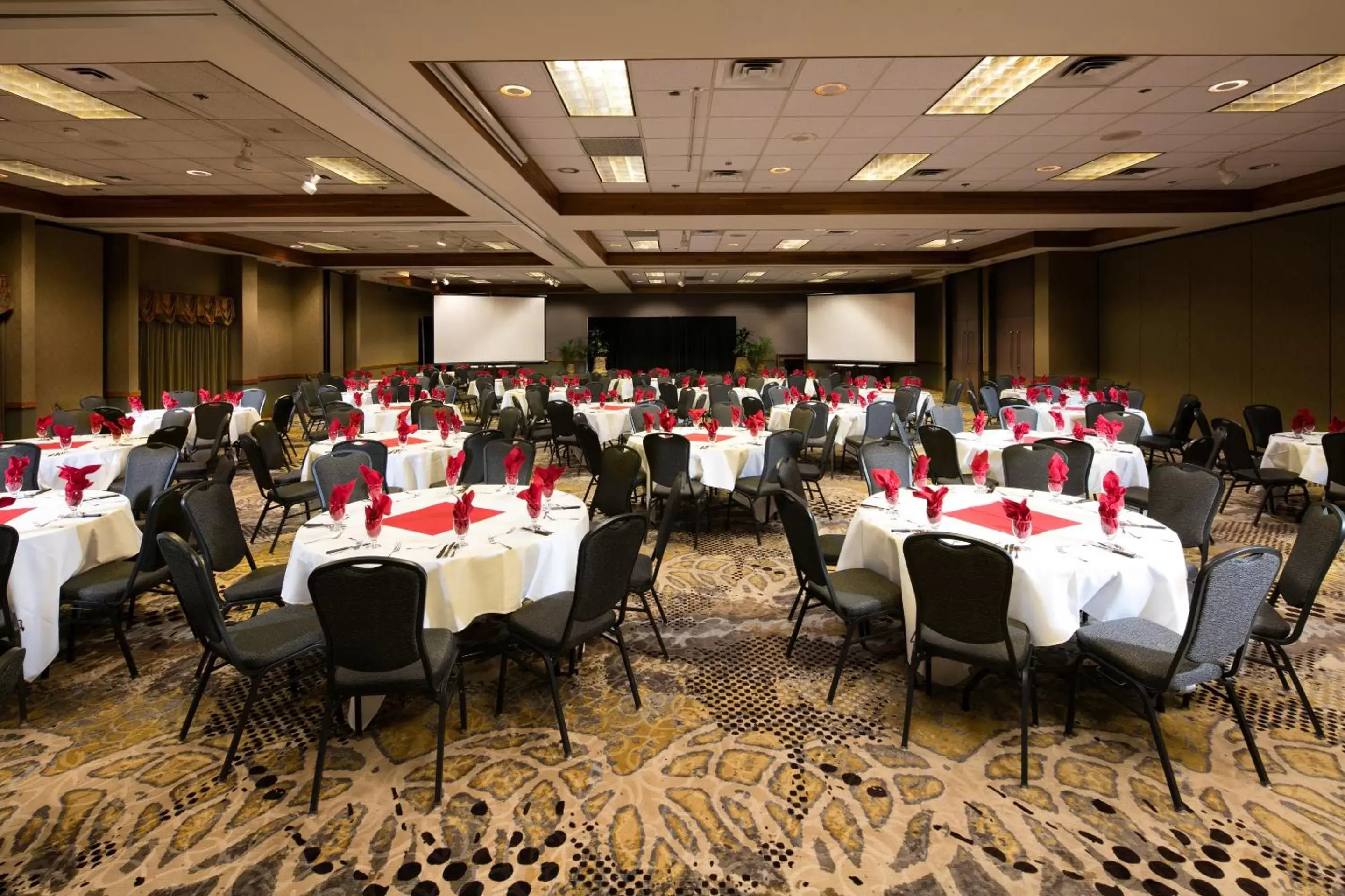 Banquet/Function facilities, Restaurant/Places to Eat in Red Lion Hotel Kalispell