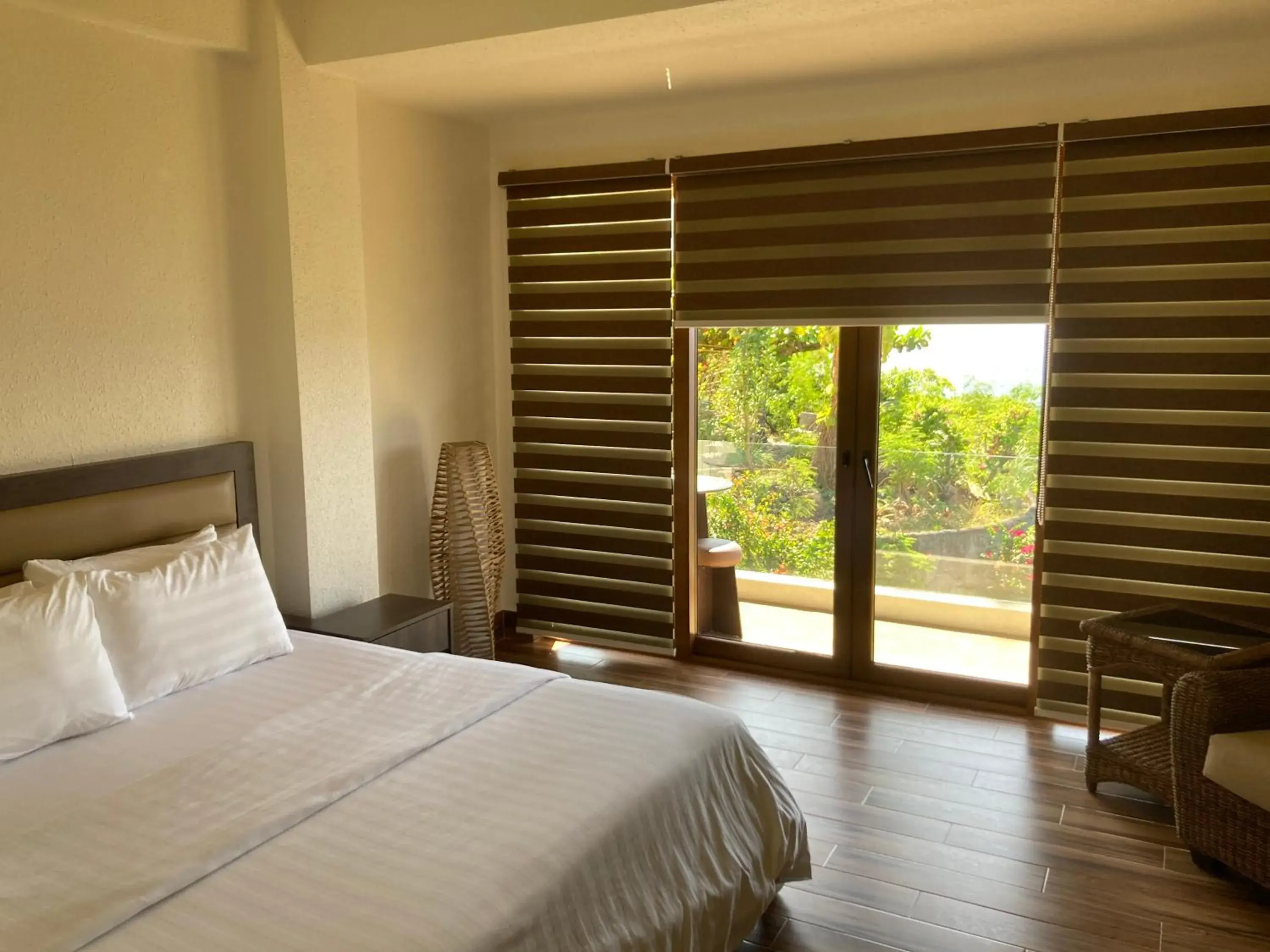 Bedroom, Bed in Sunset At Aninuan Beach Resort