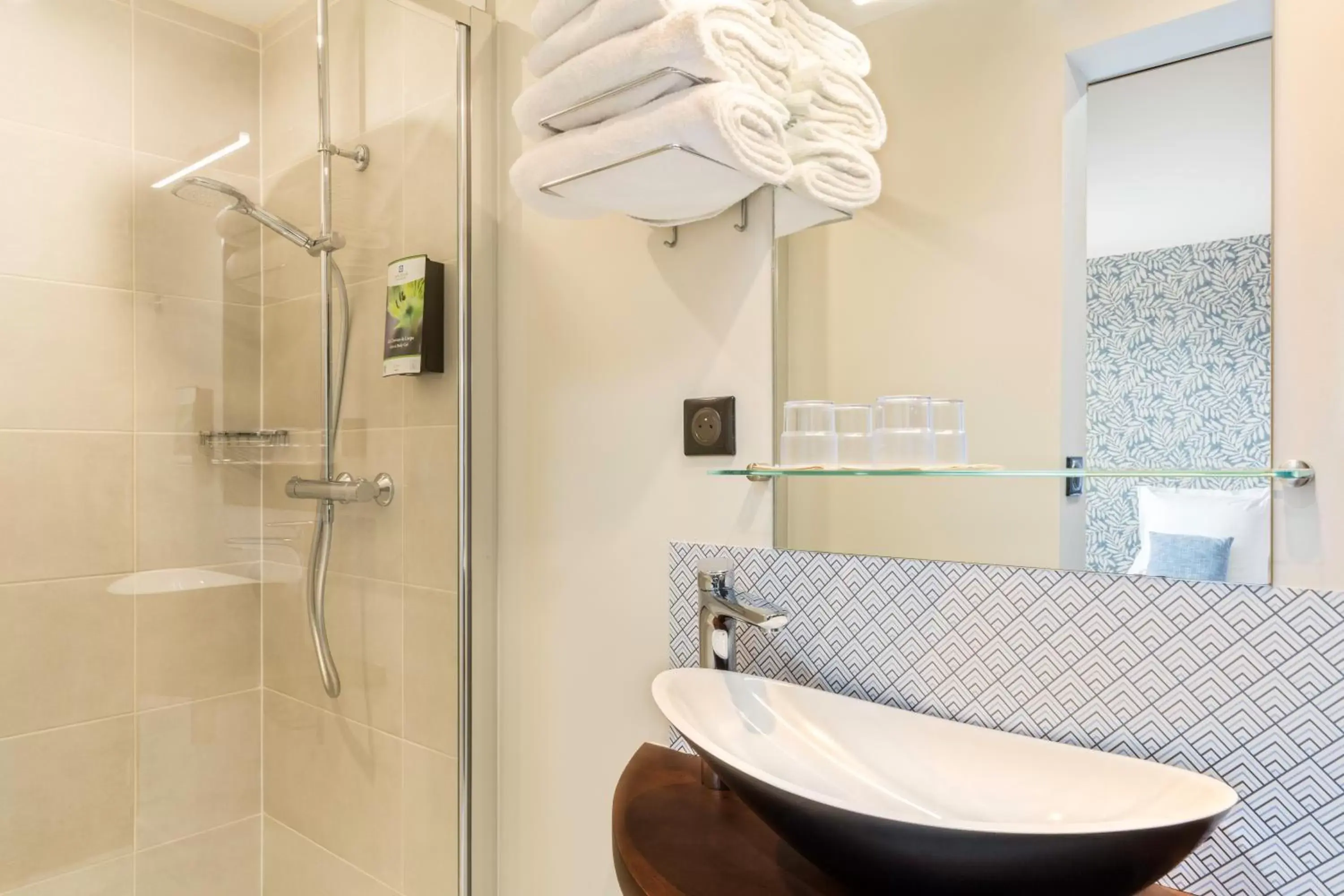 Shower, Bathroom in Sure Hotel by Best Western Reims Nord