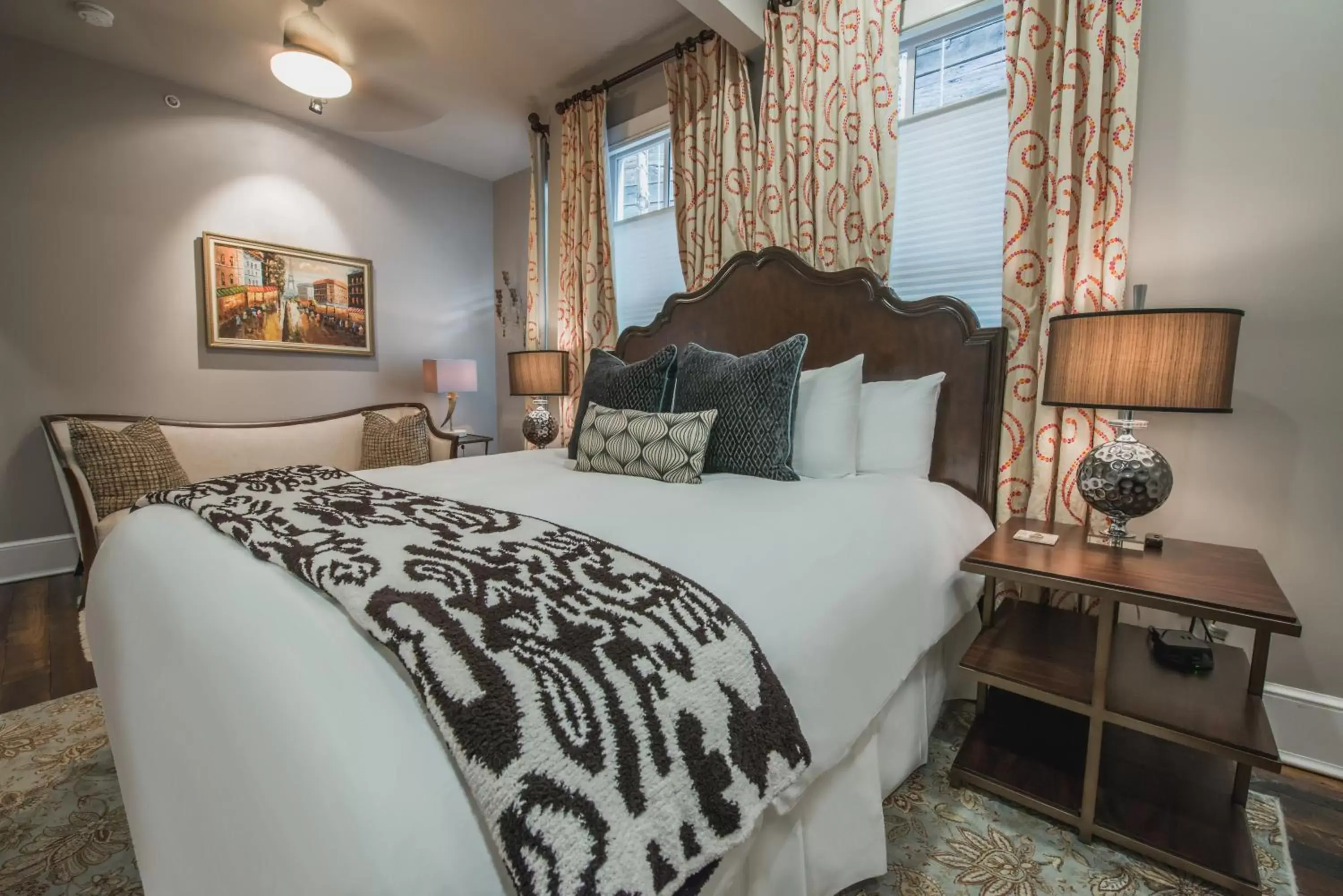 Bedroom, Bed in The Windsor - Asheville