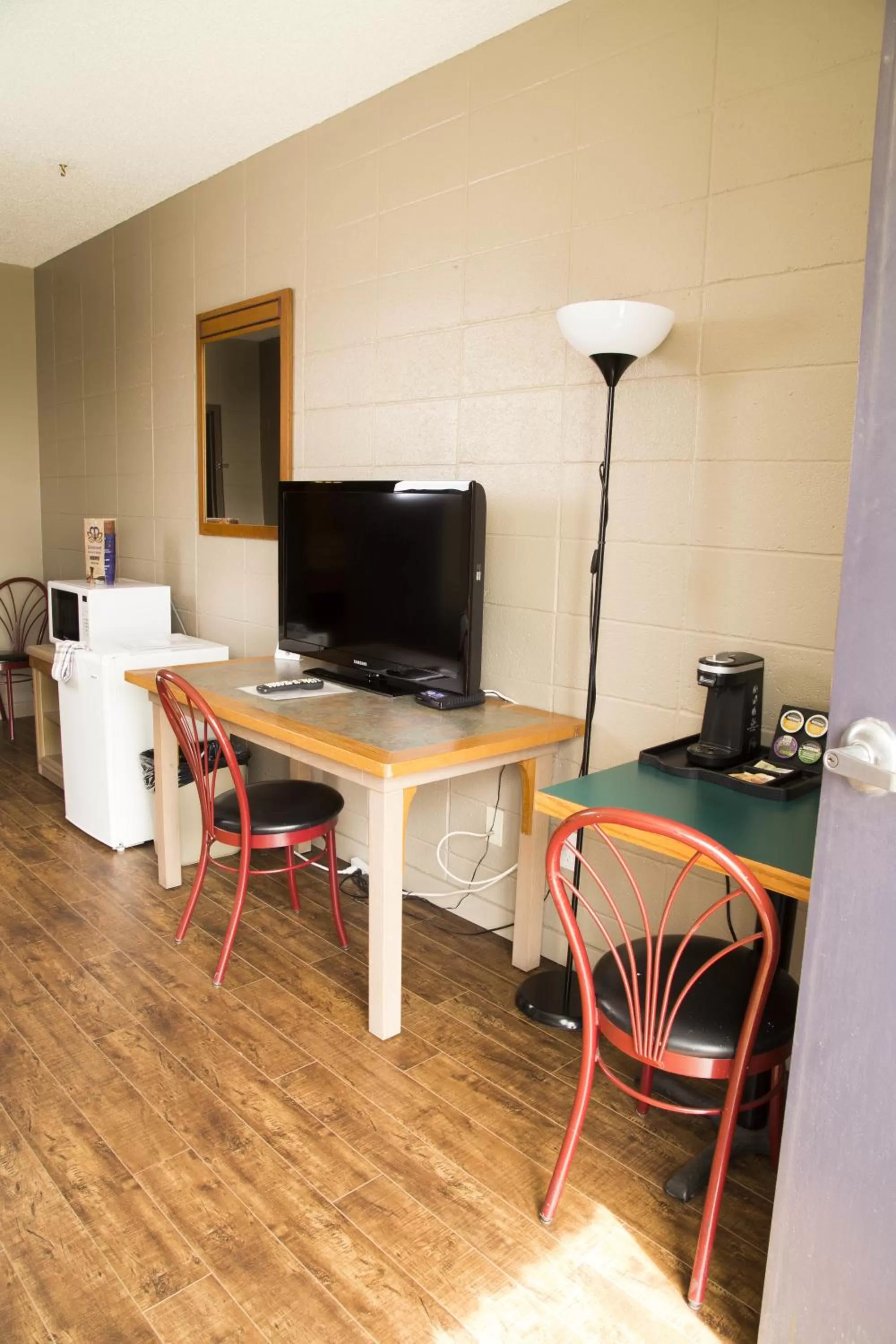 TV/Entertainment Center in Sandstone Motel