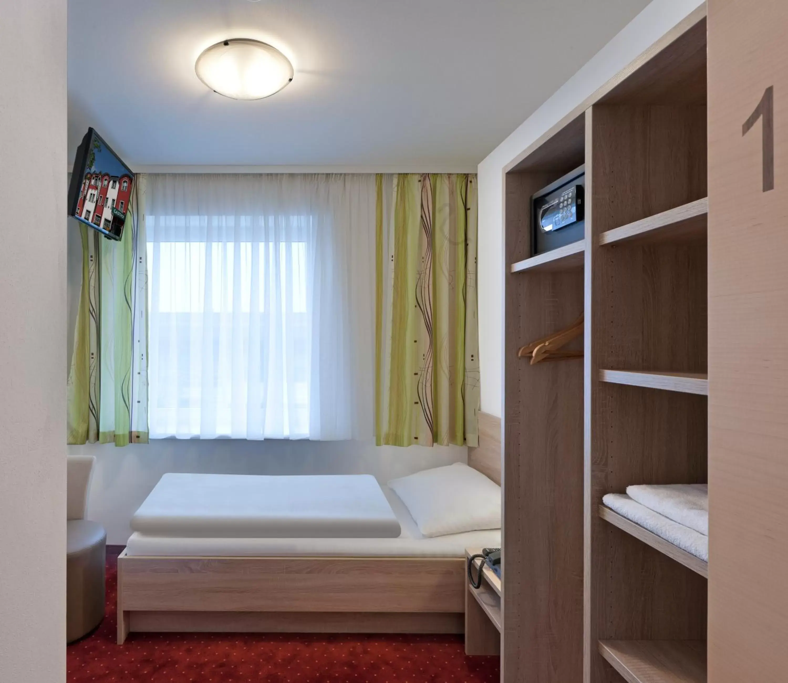 Single Room in Hotel Restaurant Wallner I contactless check-in Single Room in Hotel Restaurant Wallner I contactless check-in