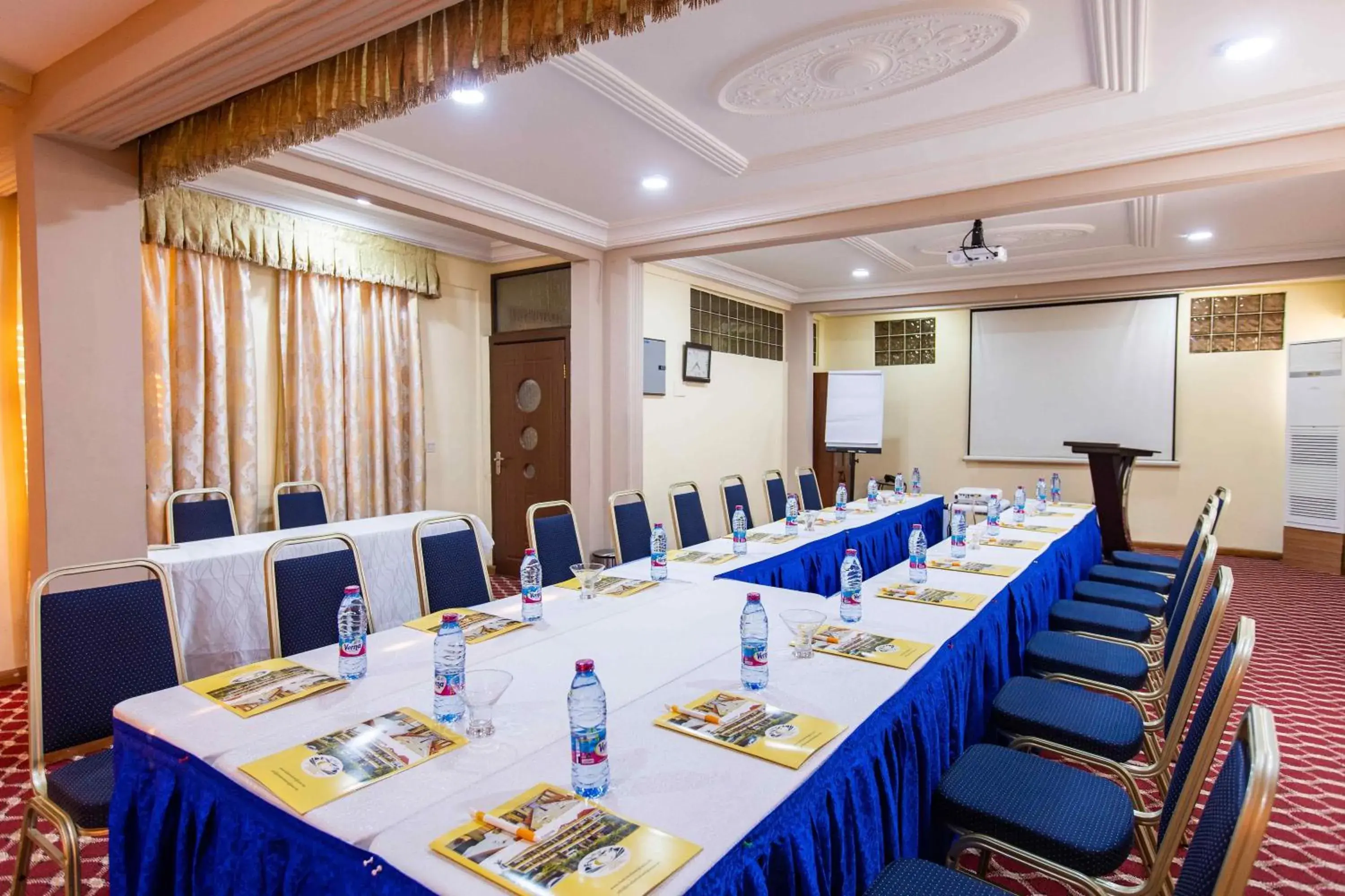 Meeting/conference room in Charleston Hotel