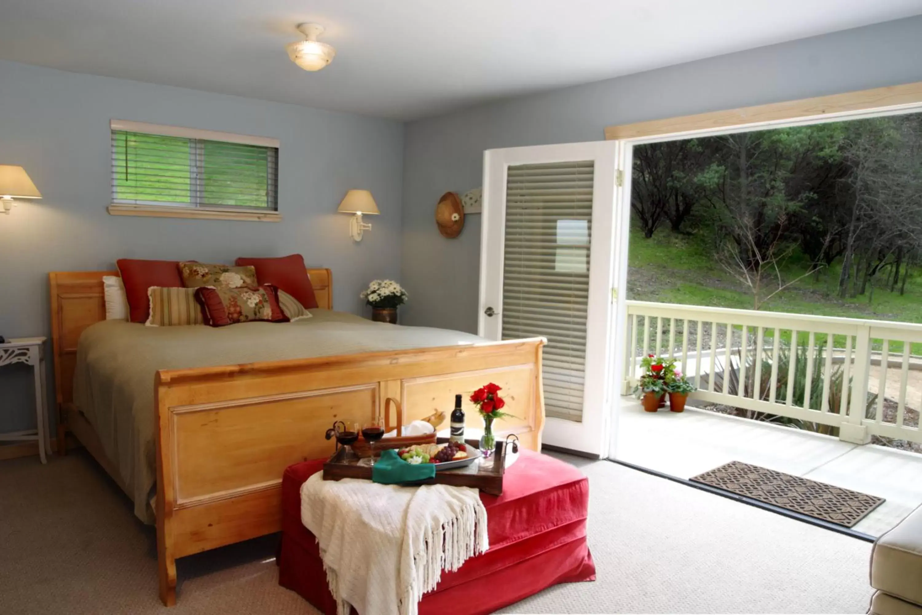 Photo of the whole room, Bed in Aurora Park Cottages