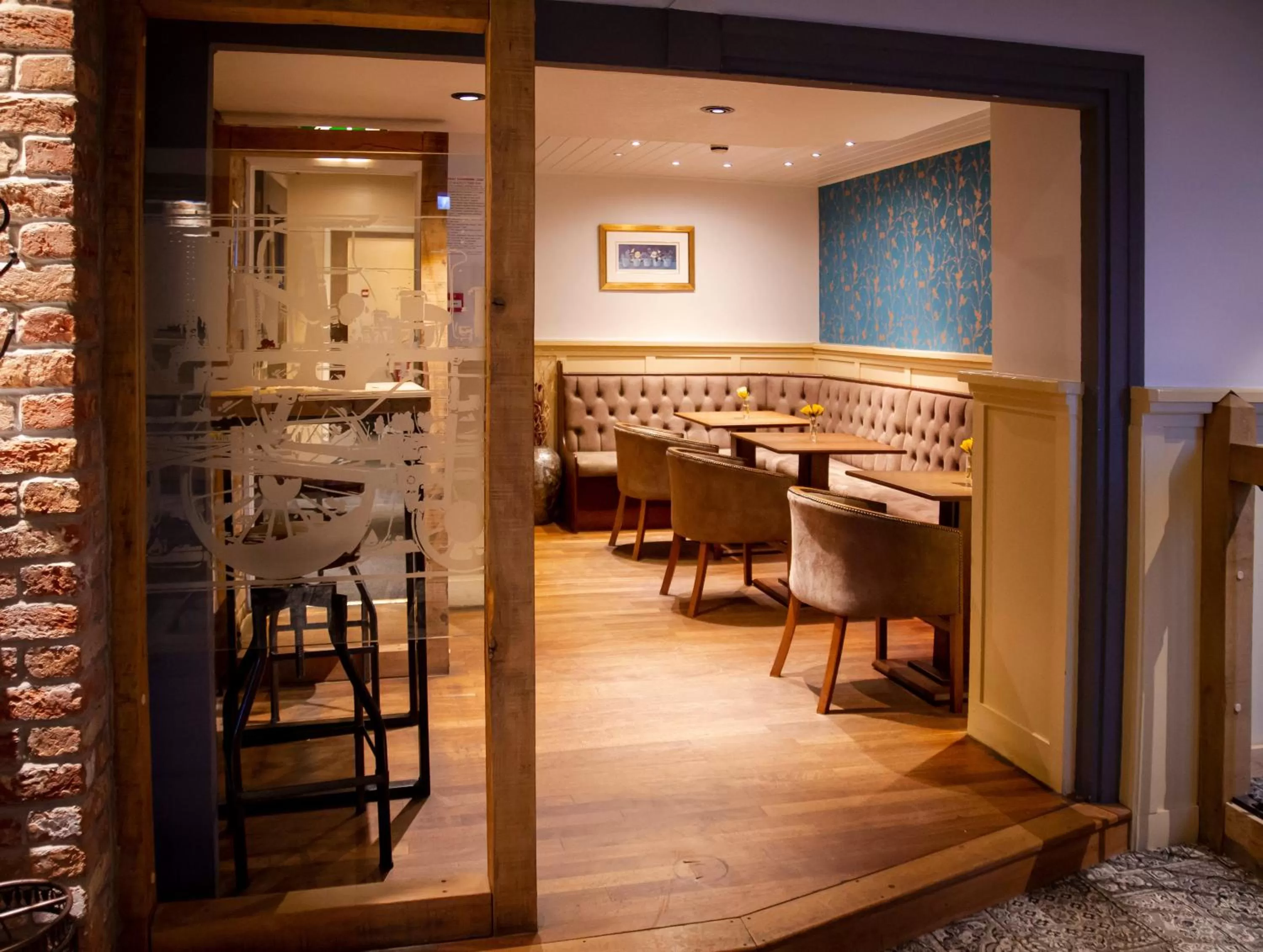 Lounge or bar, Restaurant/Places to Eat in The Walnut Tree Inn