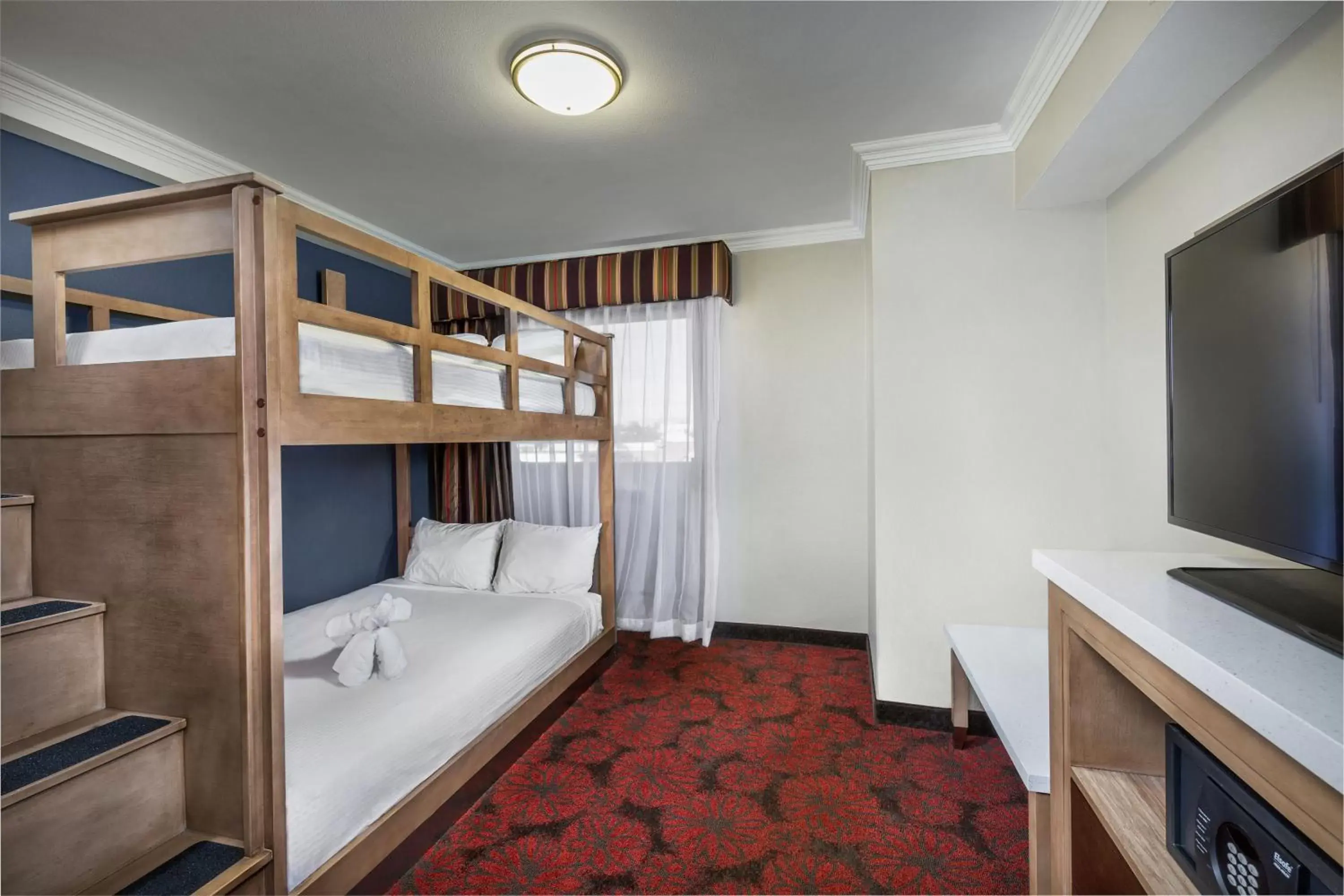Bedroom in Desert Palms Hotel & Suites Anaheim Resort