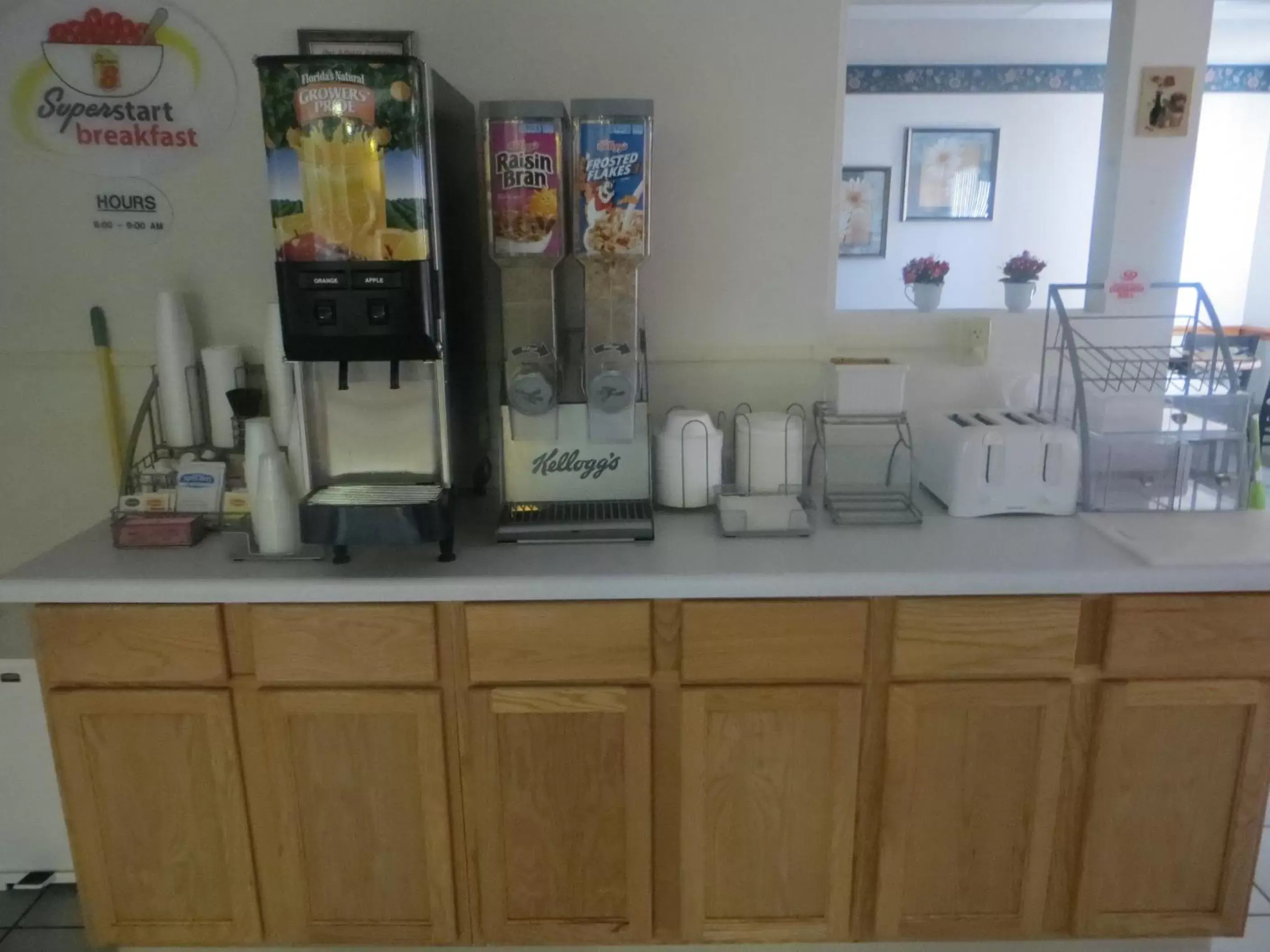 Coffee/tea facilities, Kitchen/Kitchenette in Super 8 by Wyndham Ogallala