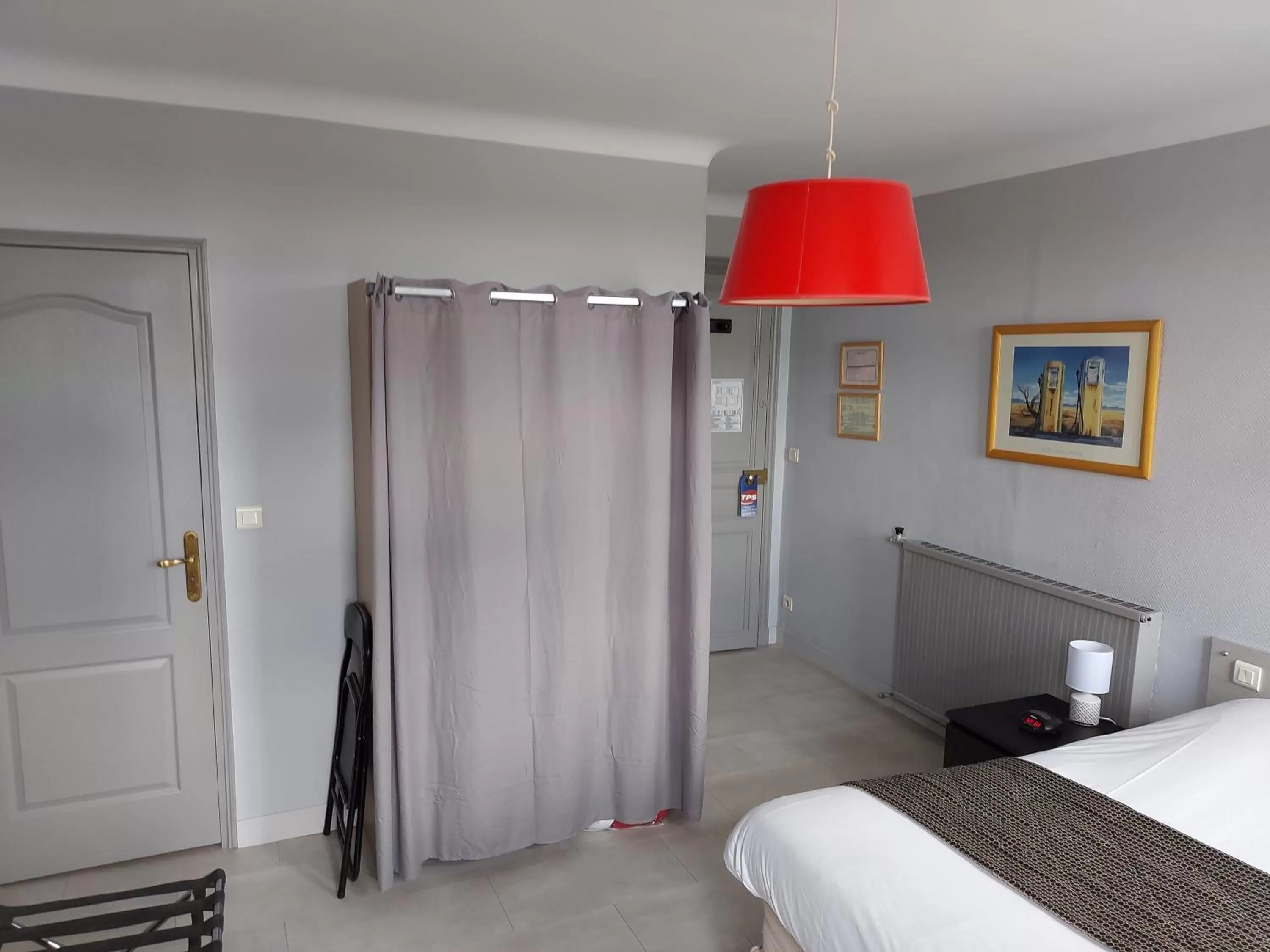 Bed in Hotel De La Paix