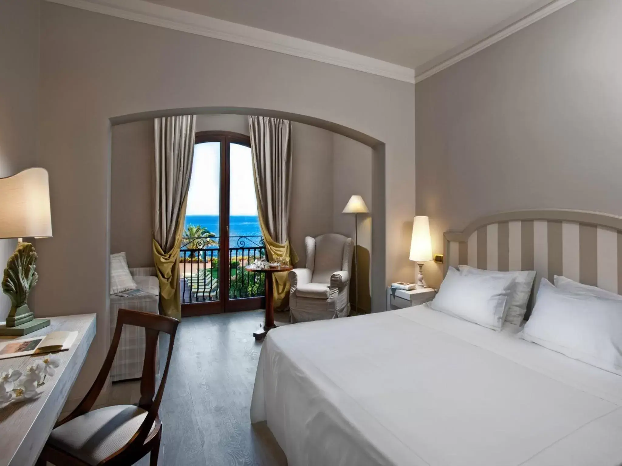 Photo of the whole room, Bed in Grand Hotel Baia Verde