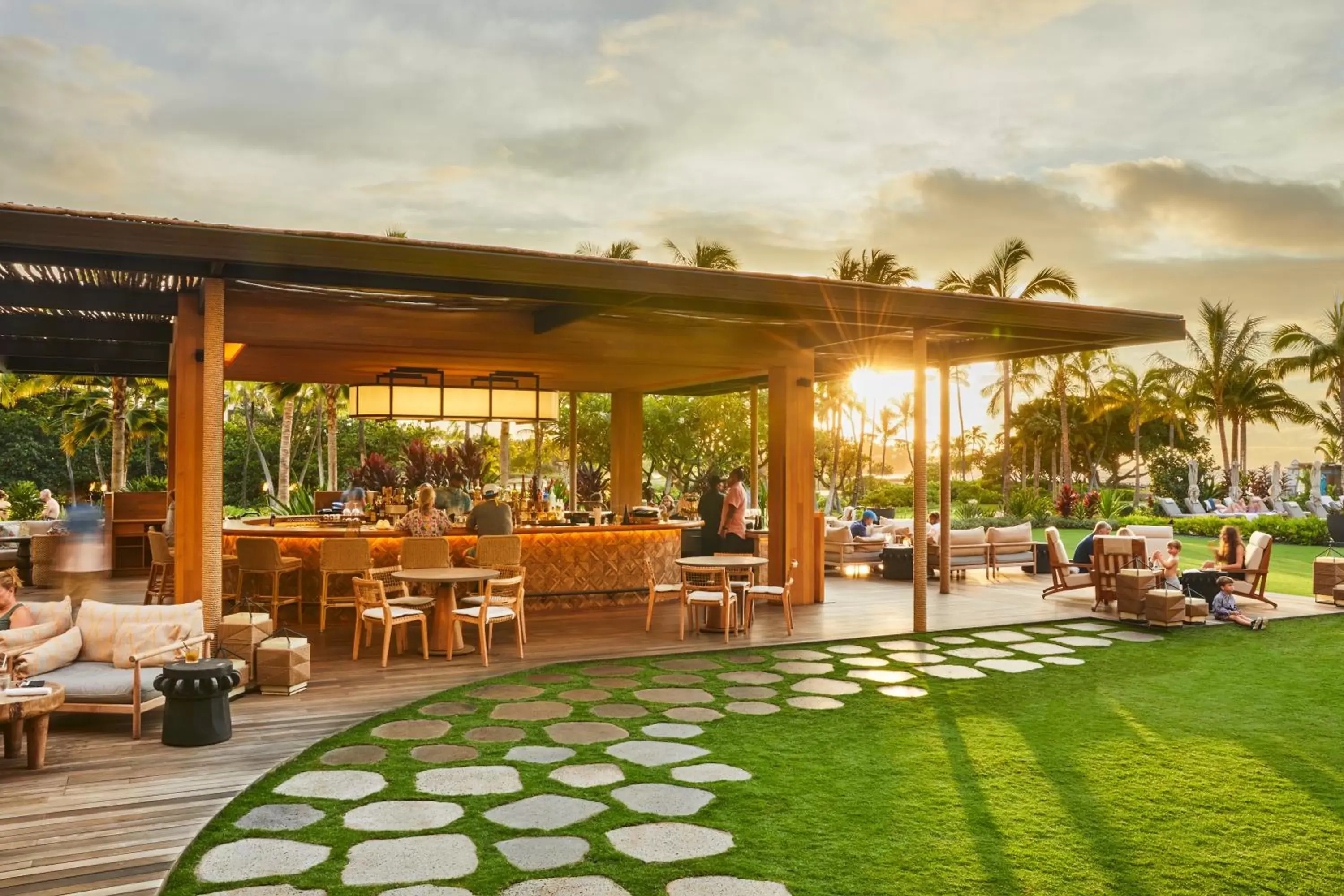 Restaurant/Places to Eat in Mauna Lani, Auberge Resorts Collection