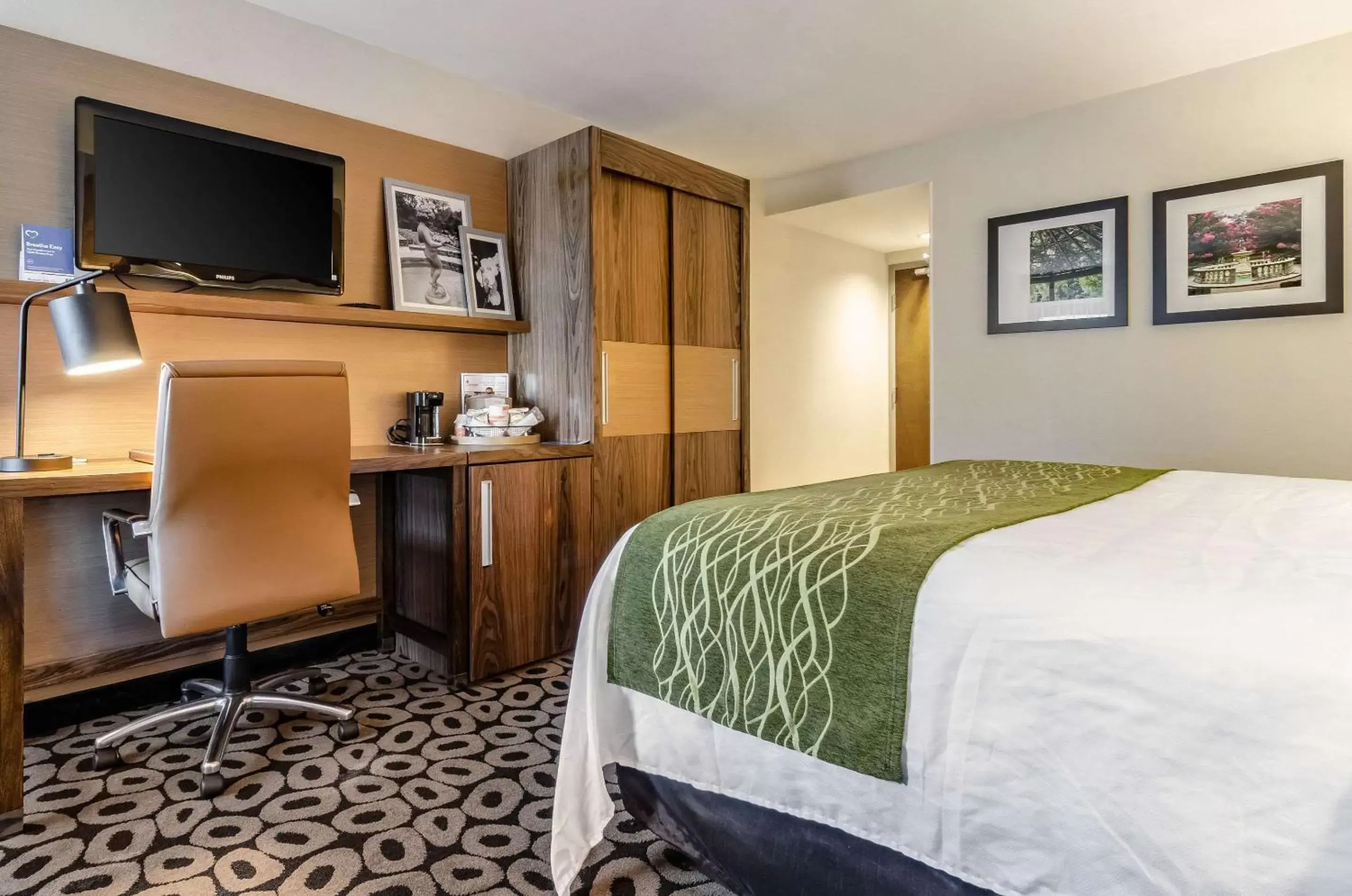 Photo of the whole room, Bed in Comfort Inn Raleigh Midtown Photo of the whole room, Bed in Comfort Inn Raleigh Midtown