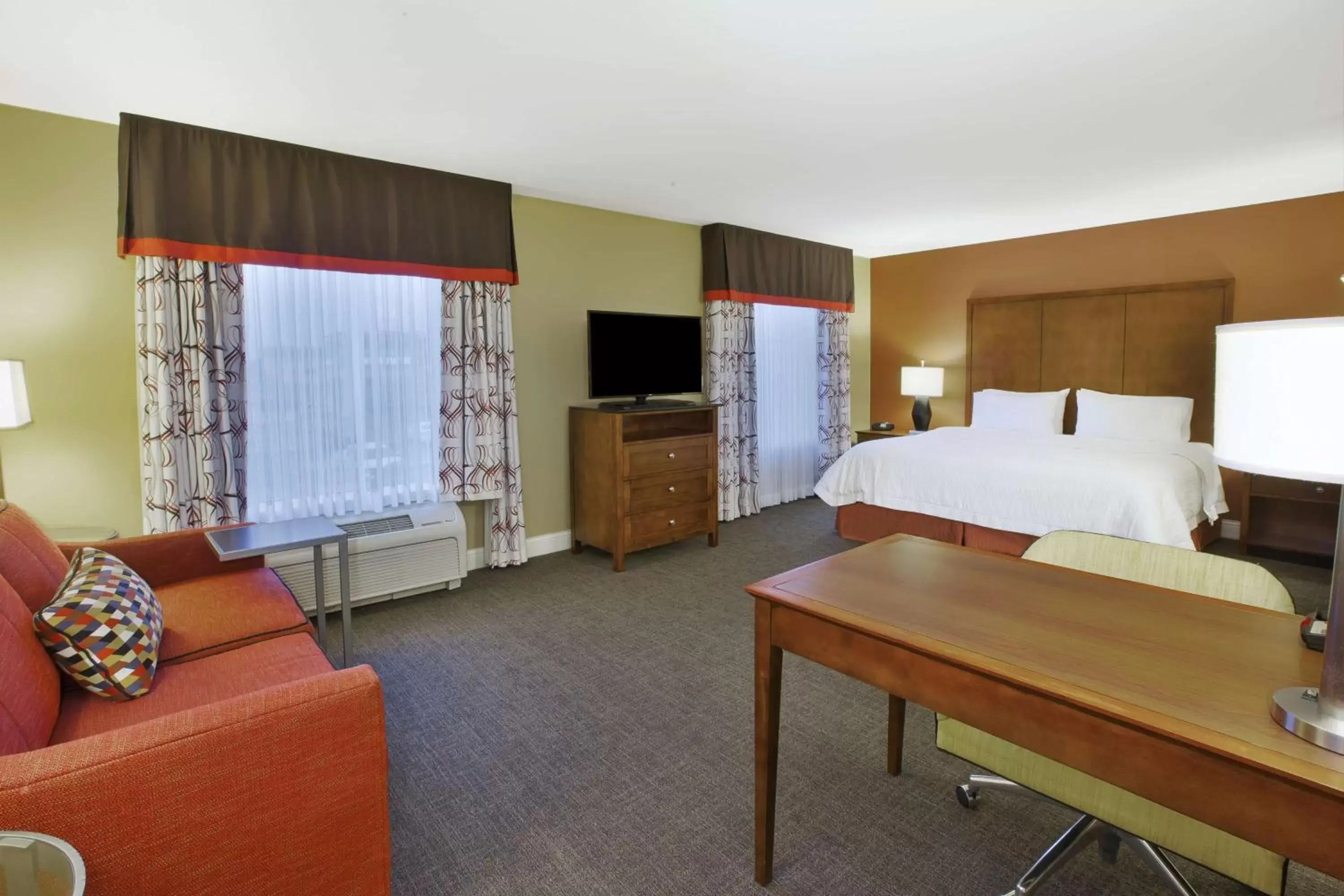 Bed in Hampton Inn & Suites Wichita-Northeast
