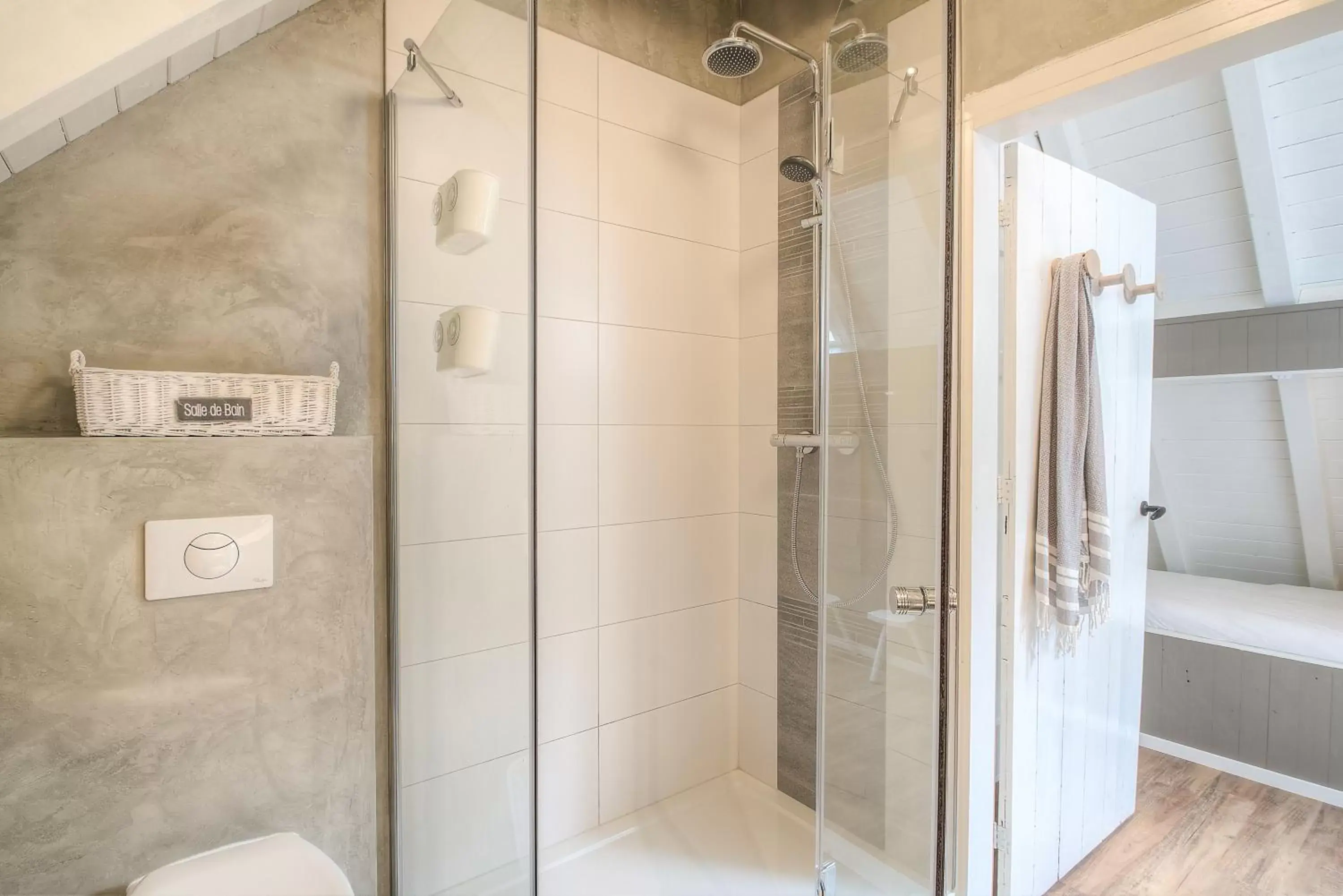 Shower, Bathroom in Appartement De Koesfabriek centrum Dokkum