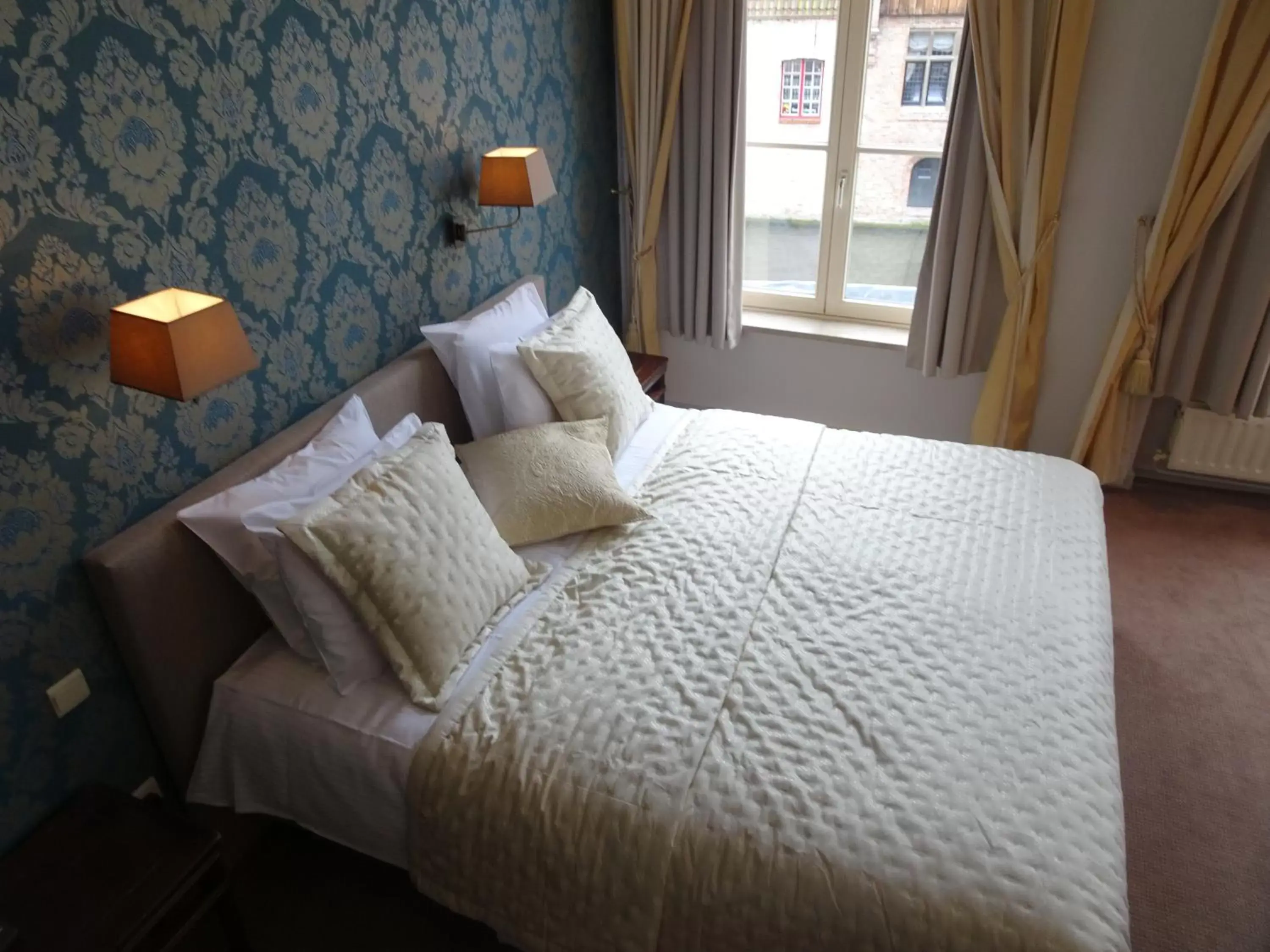 Bed in Hotel Duc De Bourgogne