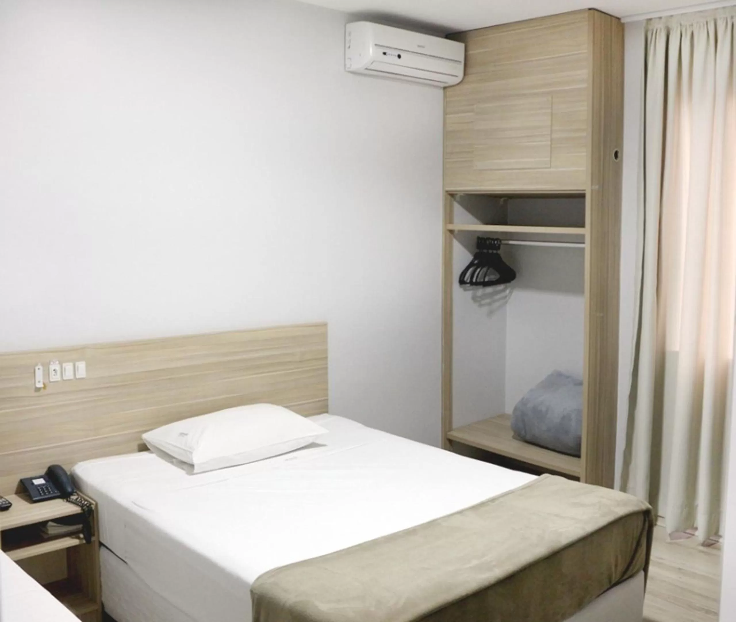 Bedroom, Bed in Hotel Vivendas Centro