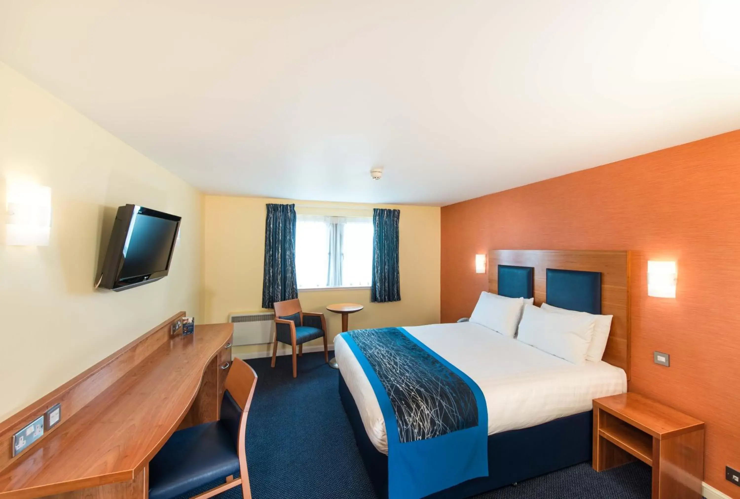 Bedroom in Leonardo Inn Aberdeen Airport
