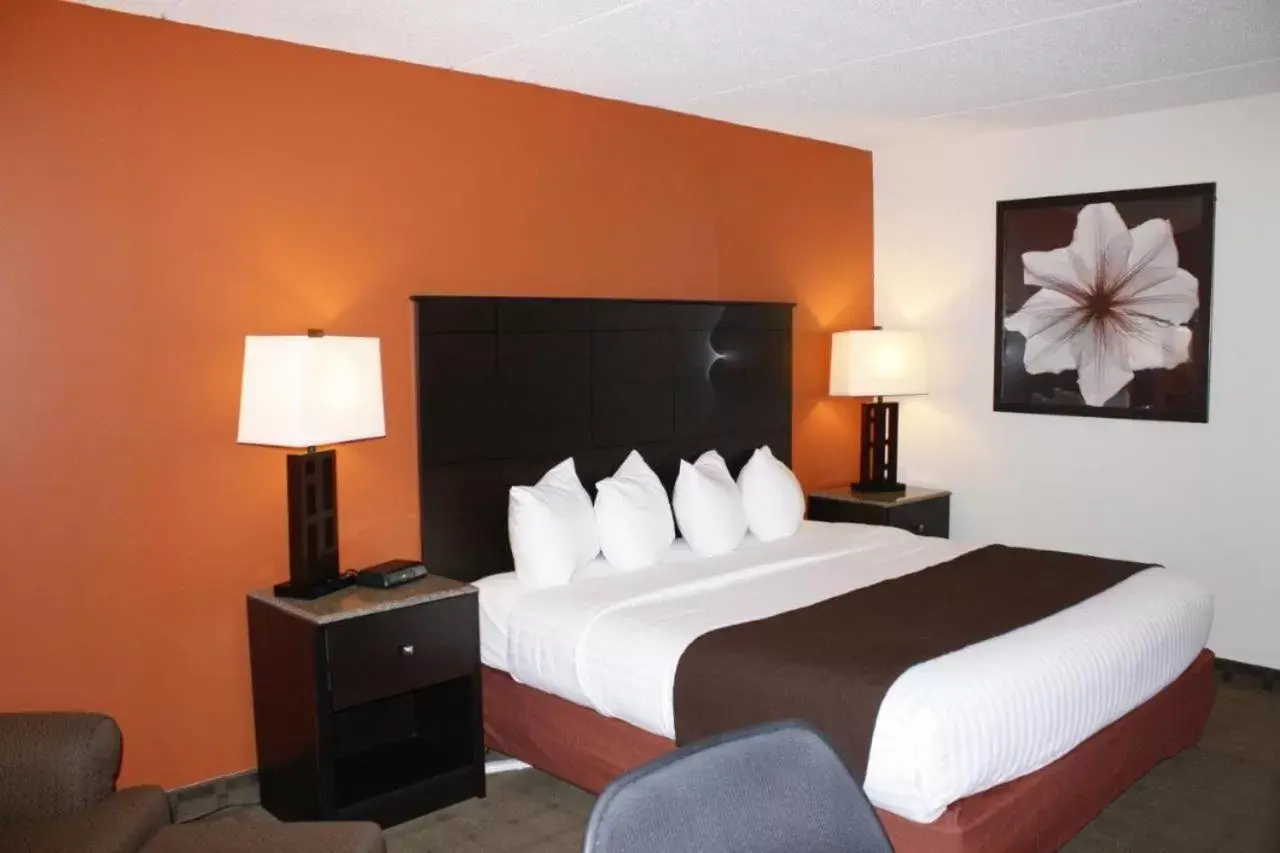 Photo of the whole room, Bed in Riverfront Hotel