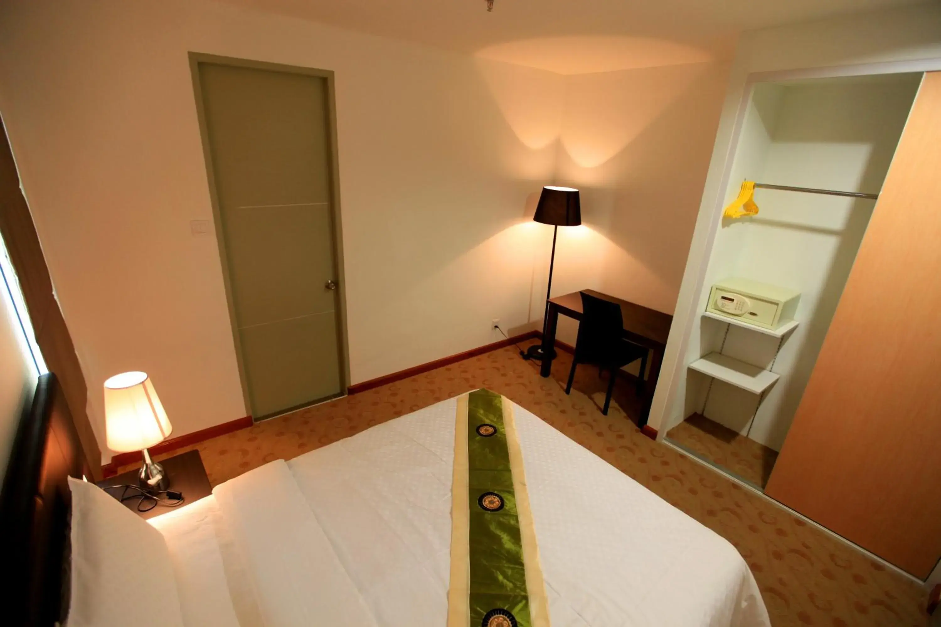 Bedroom, Bed in Merdeka Suites Hotel