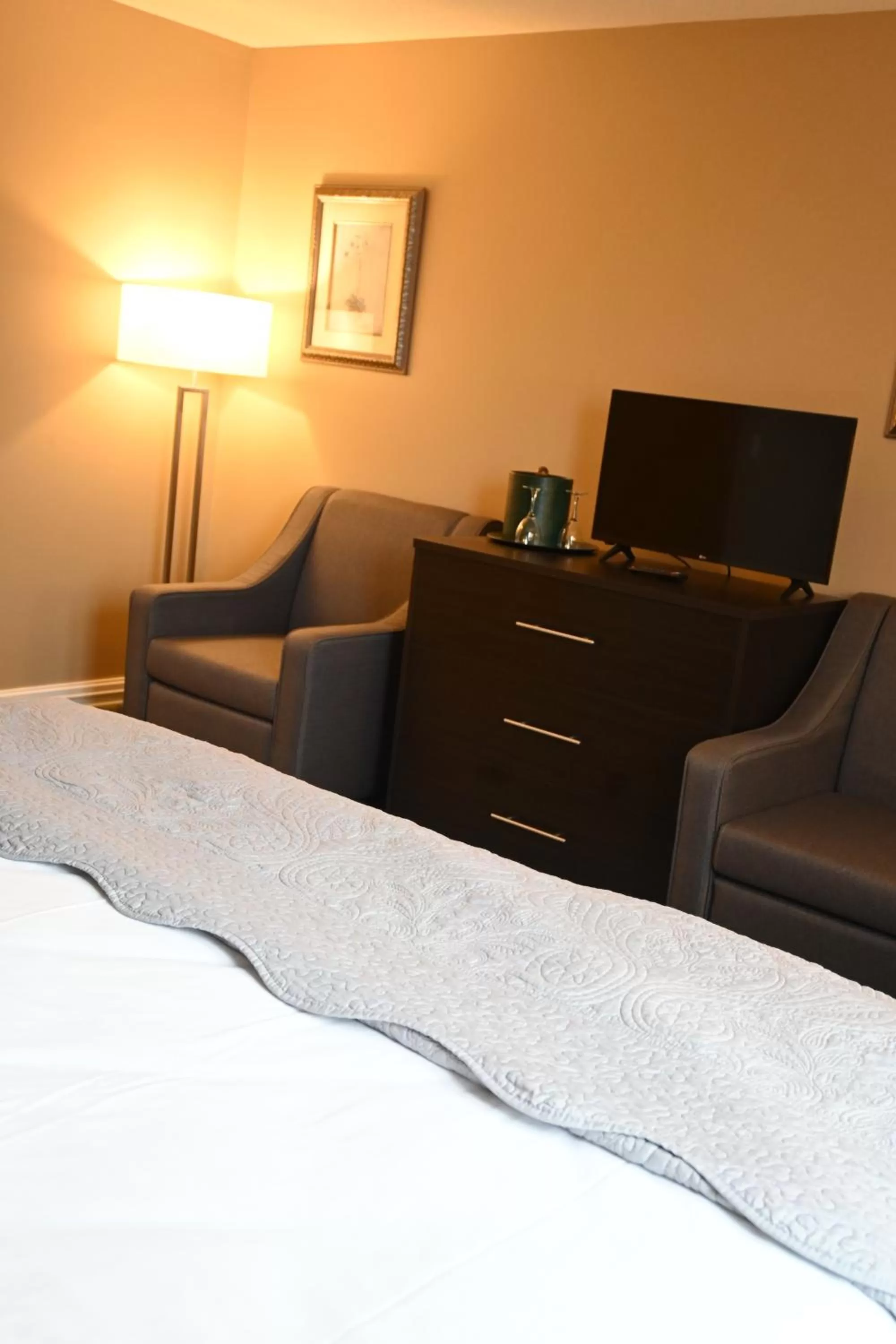 Bed in The Gananoque Inn