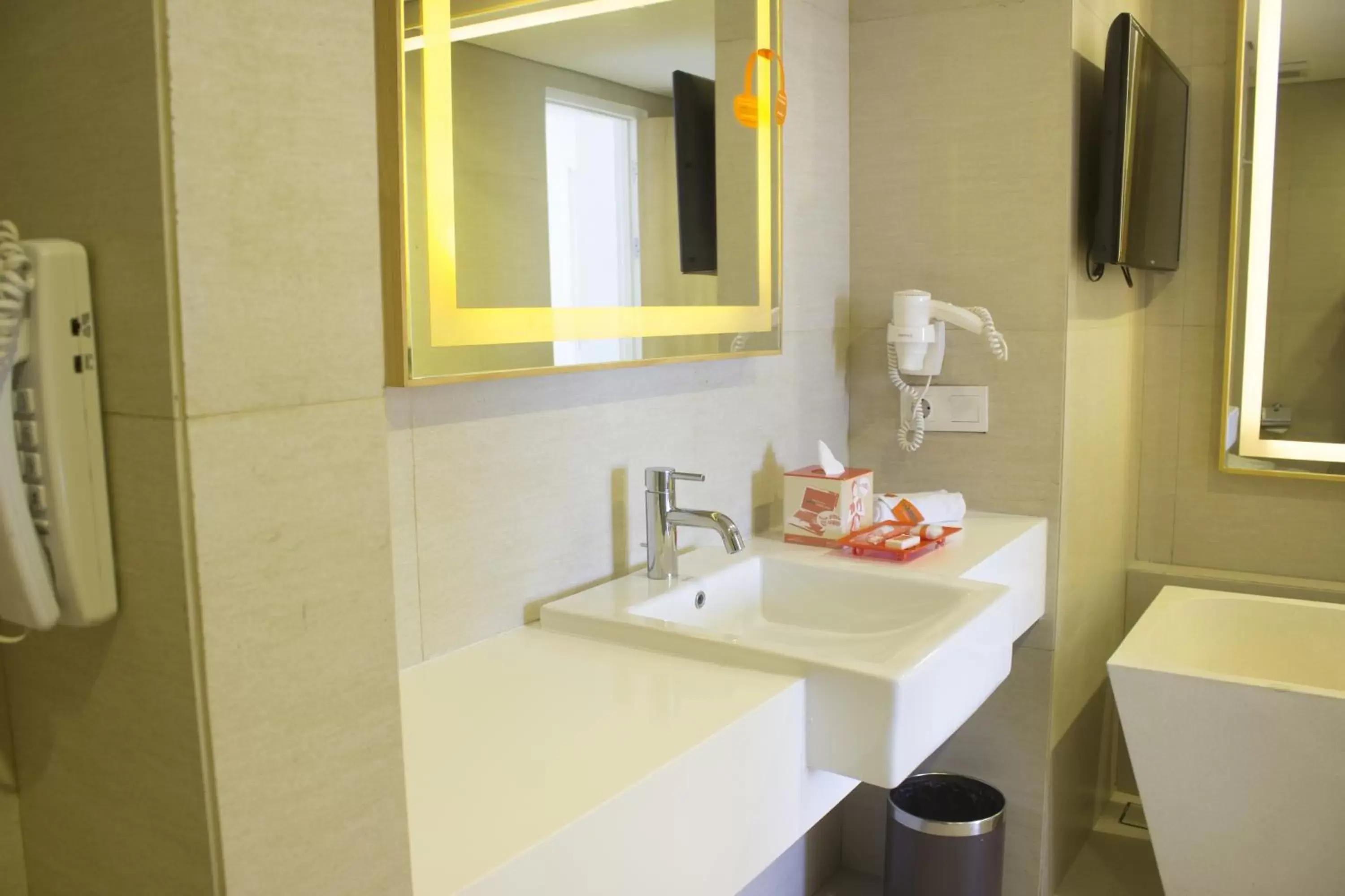 Toilet, Bathroom in HARRIS Hotel Kuta Galleria - Bali