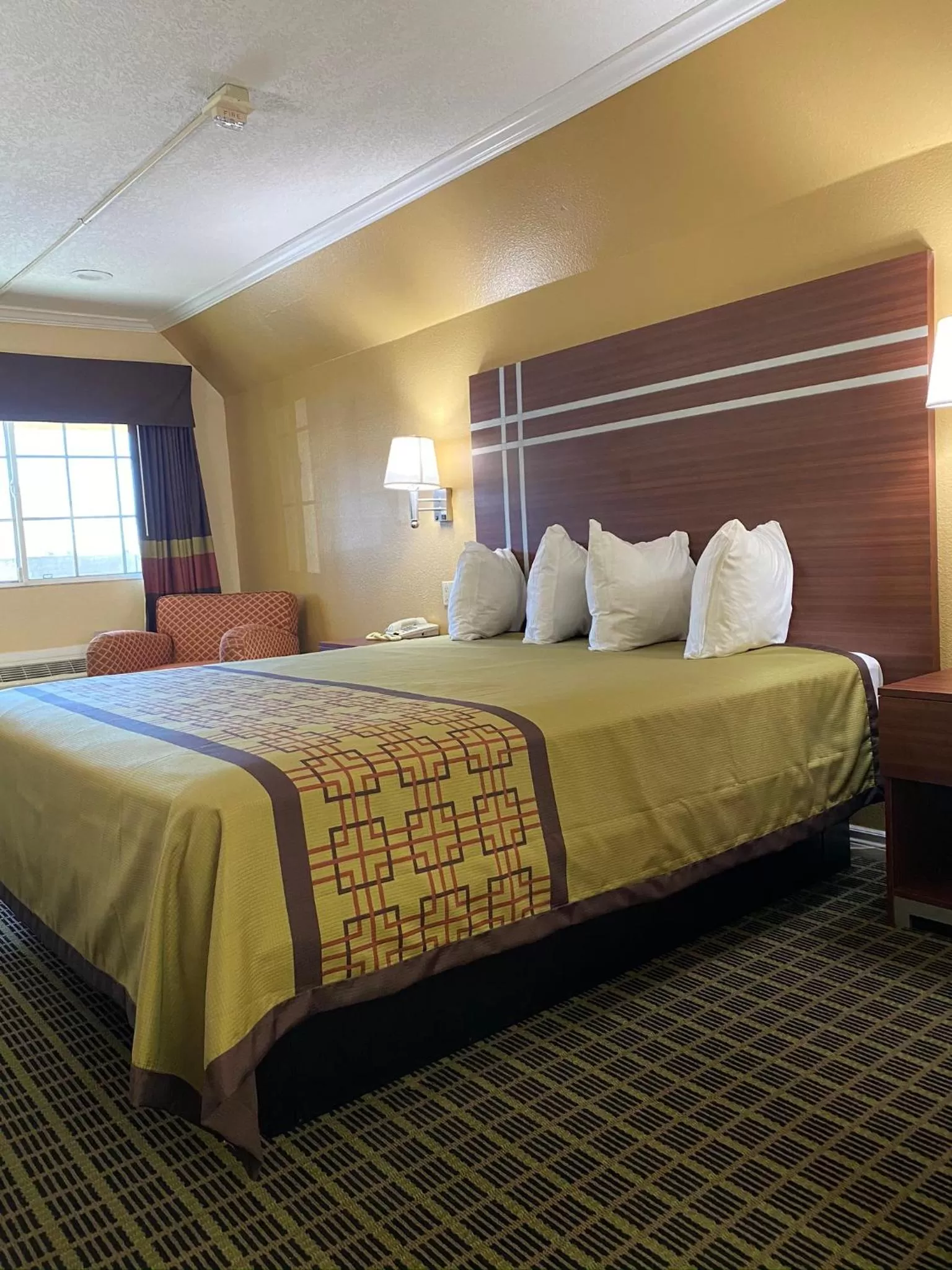 Bedroom, Bed in Americas Best Value Inn - Azusa/Pasadena