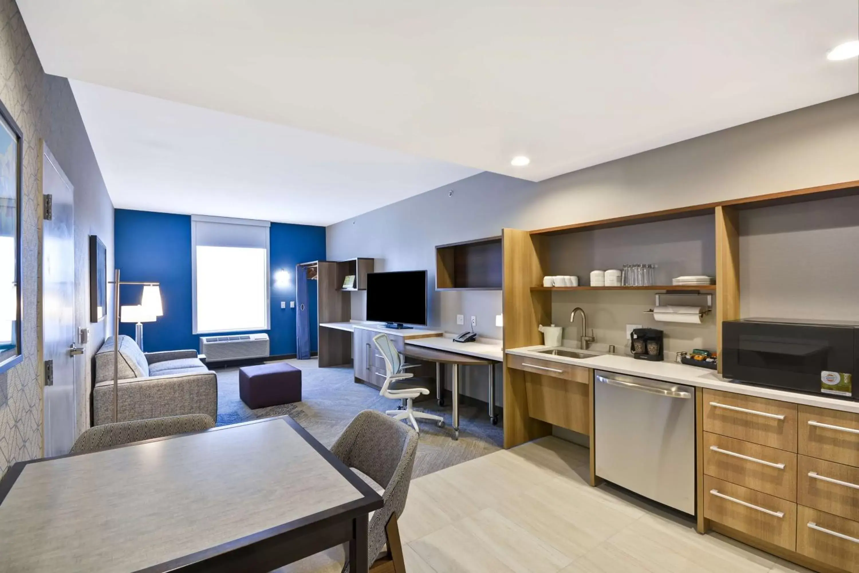 Bedroom, Kitchen/Kitchenette in Home2 Suites Plano Legacy West