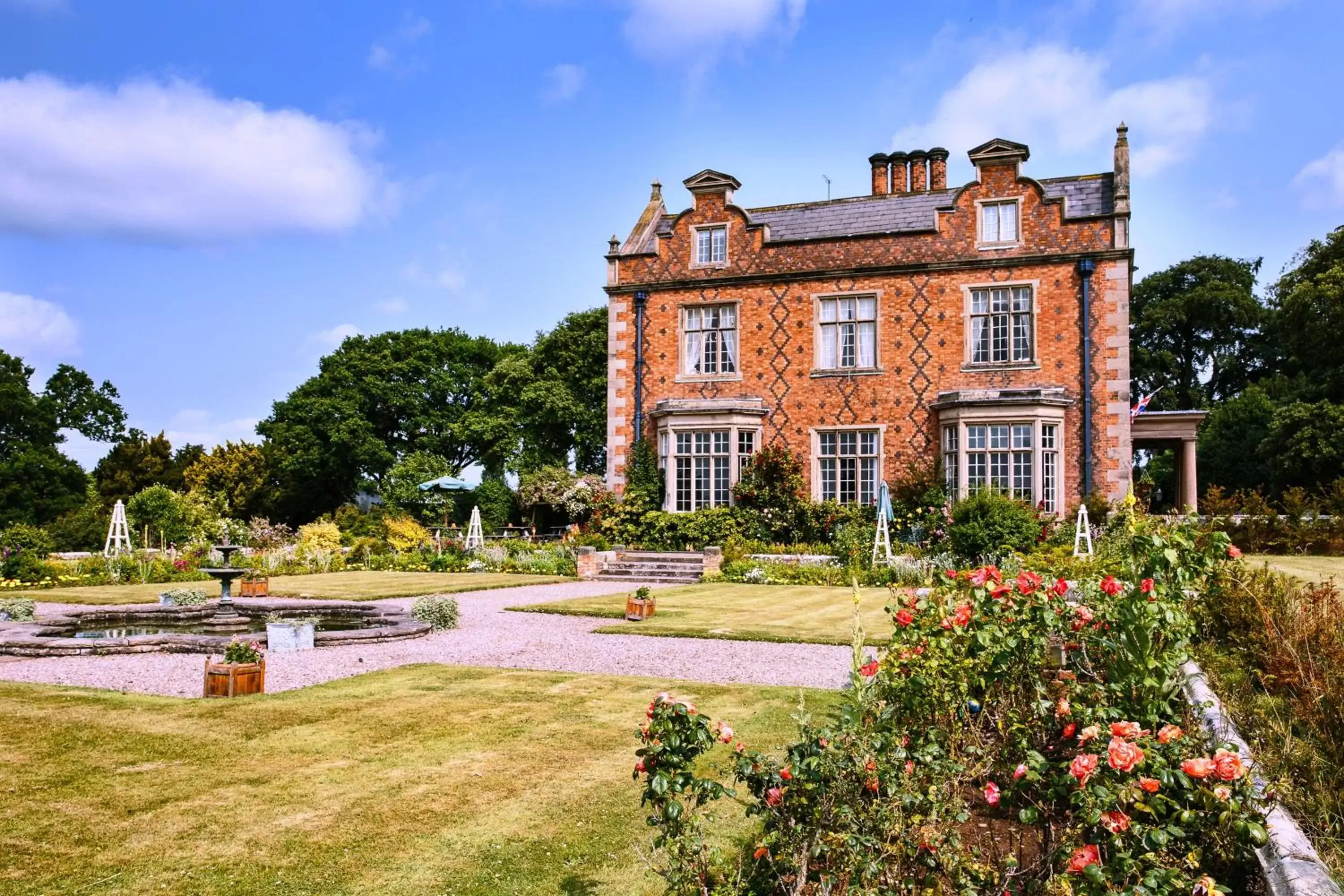 Facade/entrance, Property Building in Willington Hall Hotel