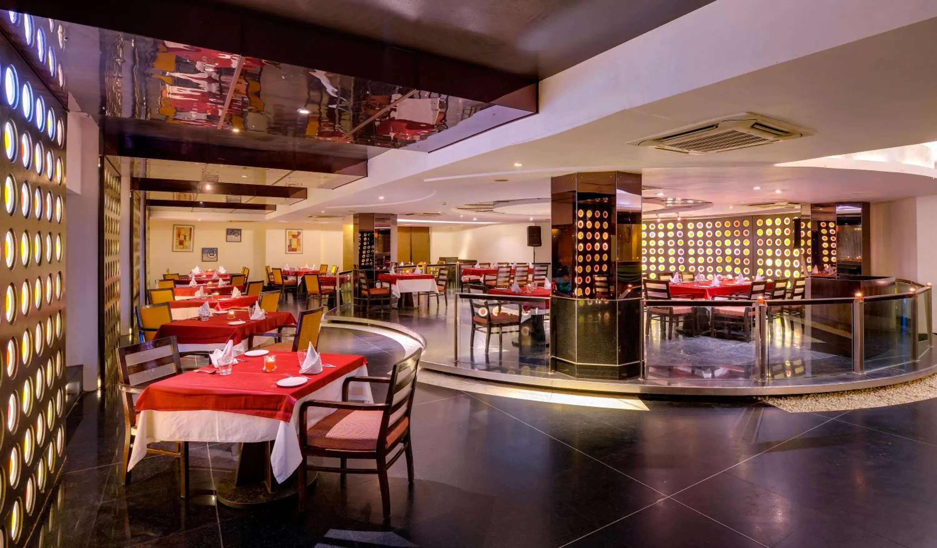 Restaurant/places to eat in Pride Plaza Hotel, Ahmedabad Restaurant/places to eat in Pride Plaza Hotel, Ahmedabad