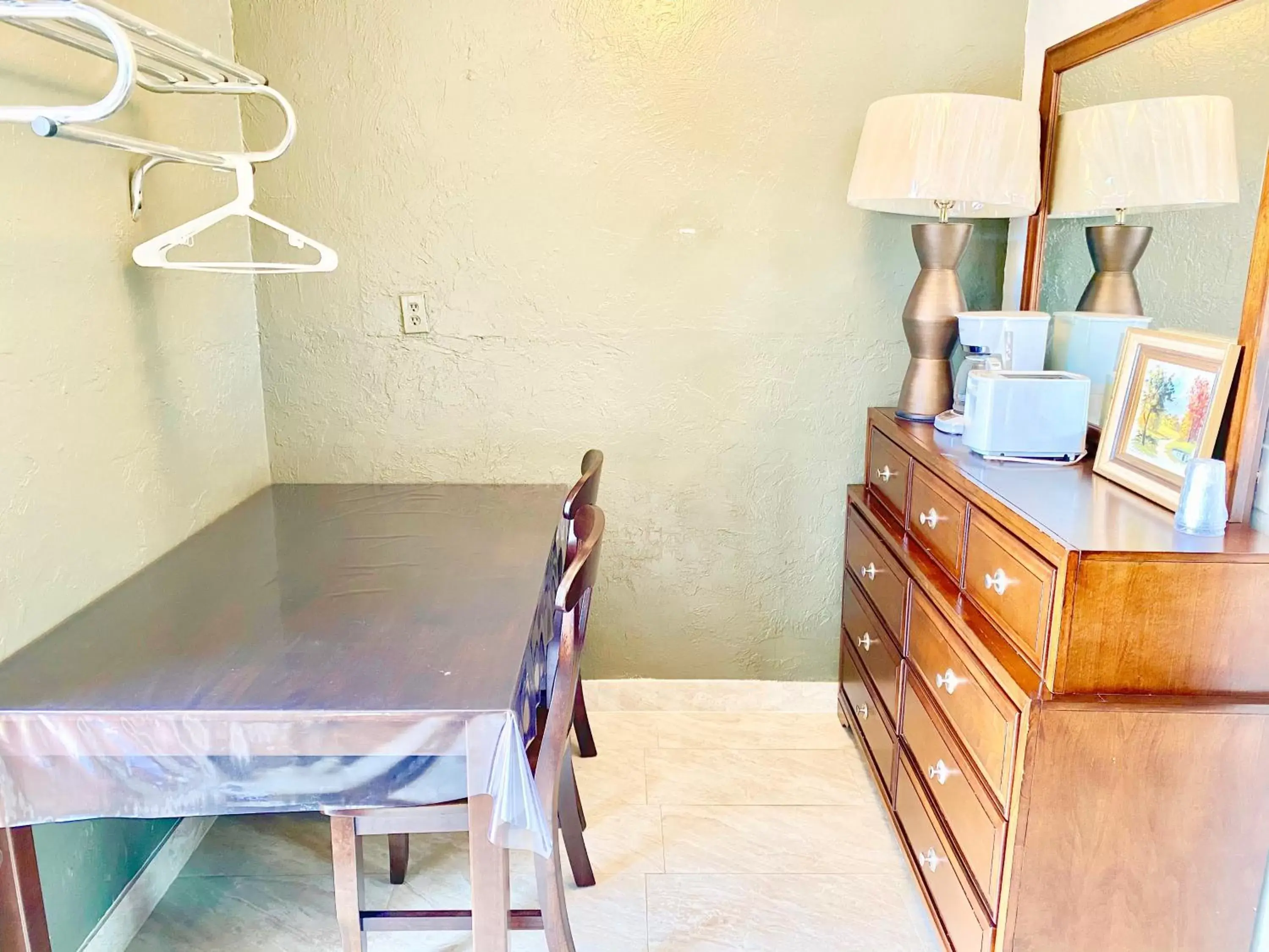 Dining Area in Glades Motel - Naples