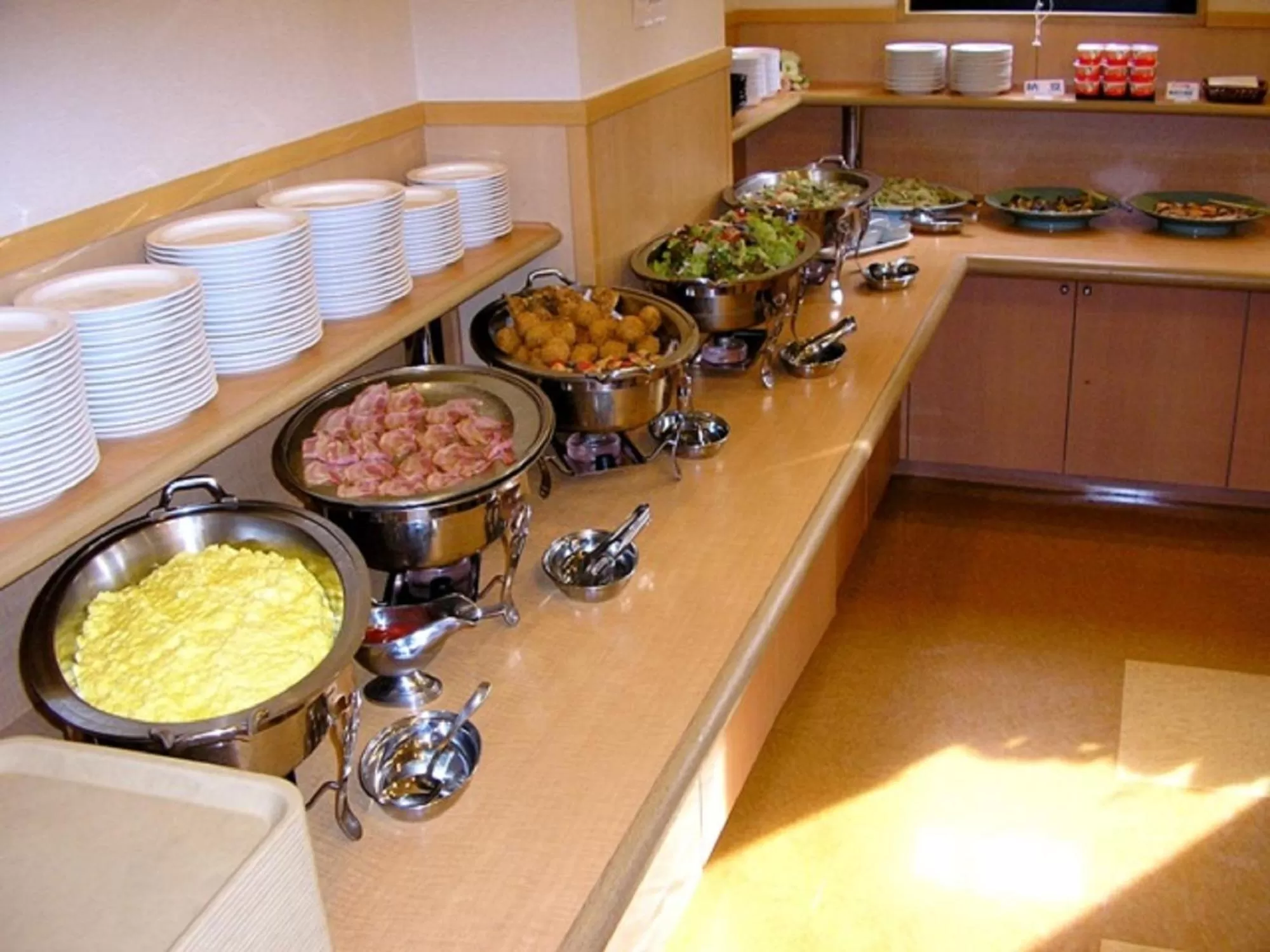 Restaurant/places to eat in Hotel Route-Inn Tsubamesanjo Ekimae