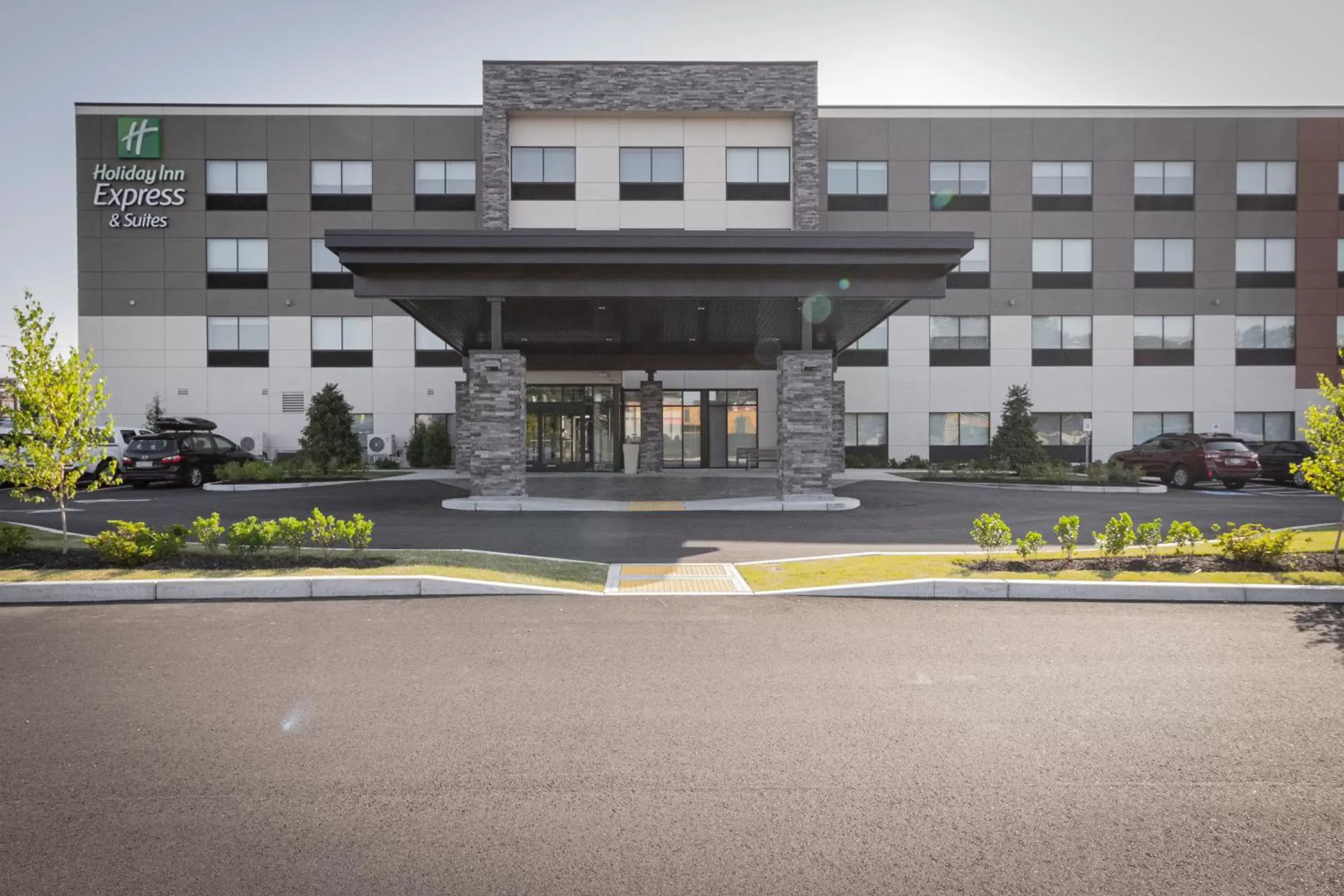 Property Building in Holiday Inn Express & Suites - Boston South - Randolph, an IHG Hotel
