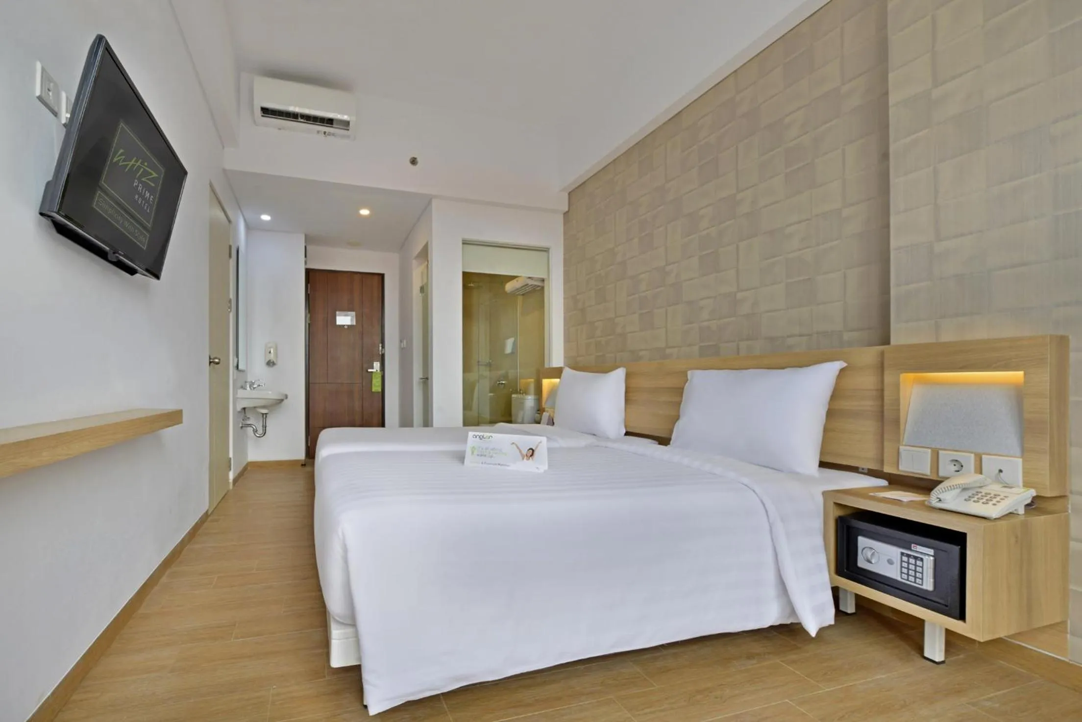 Bedroom, Bed in Whiz Prime Hotel Basuki Rahmat Malang