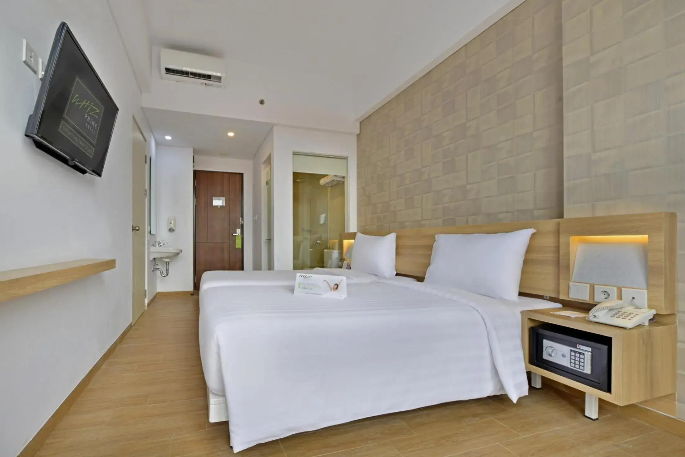 Bed in Whiz Prime Hotel Basuki Rahmat Malang