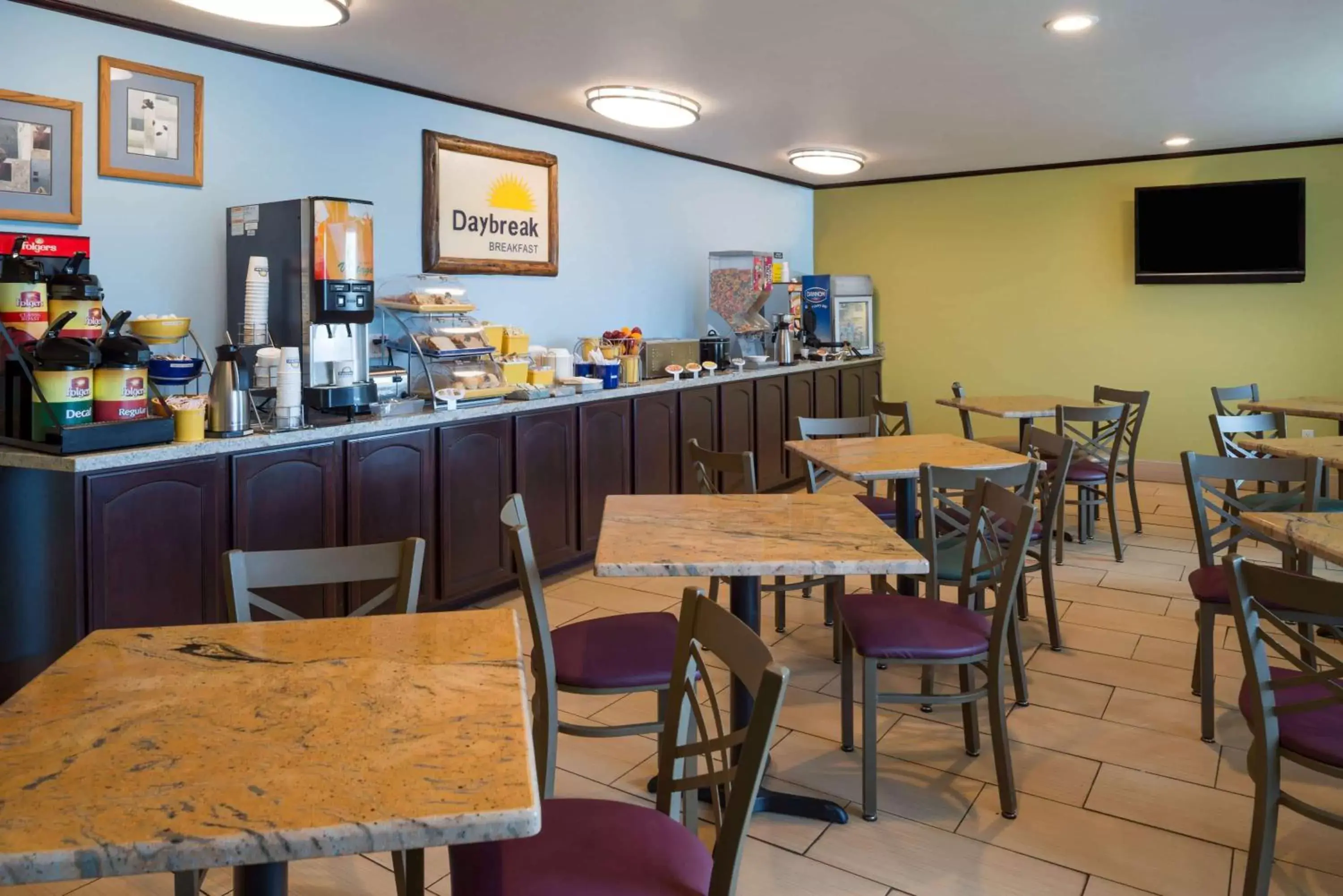 Property building in Days Inn & Suites by Wyndham Spokane Airport Airway Heights Property building in Days Inn & Suites by Wyndham Spokane Airport Airway Heights