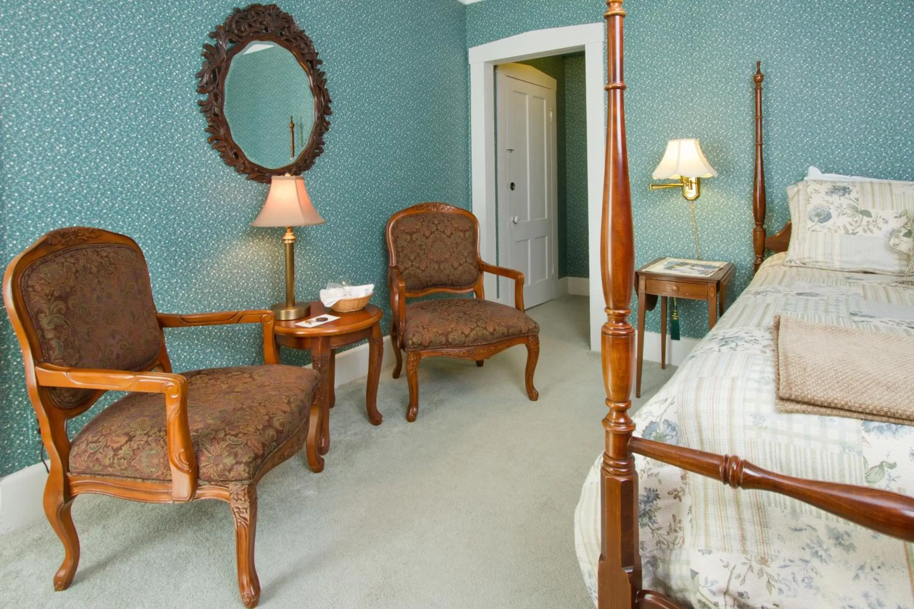 Bedroom, Seating Area in Deerfield Valley Inn - Mt Snow