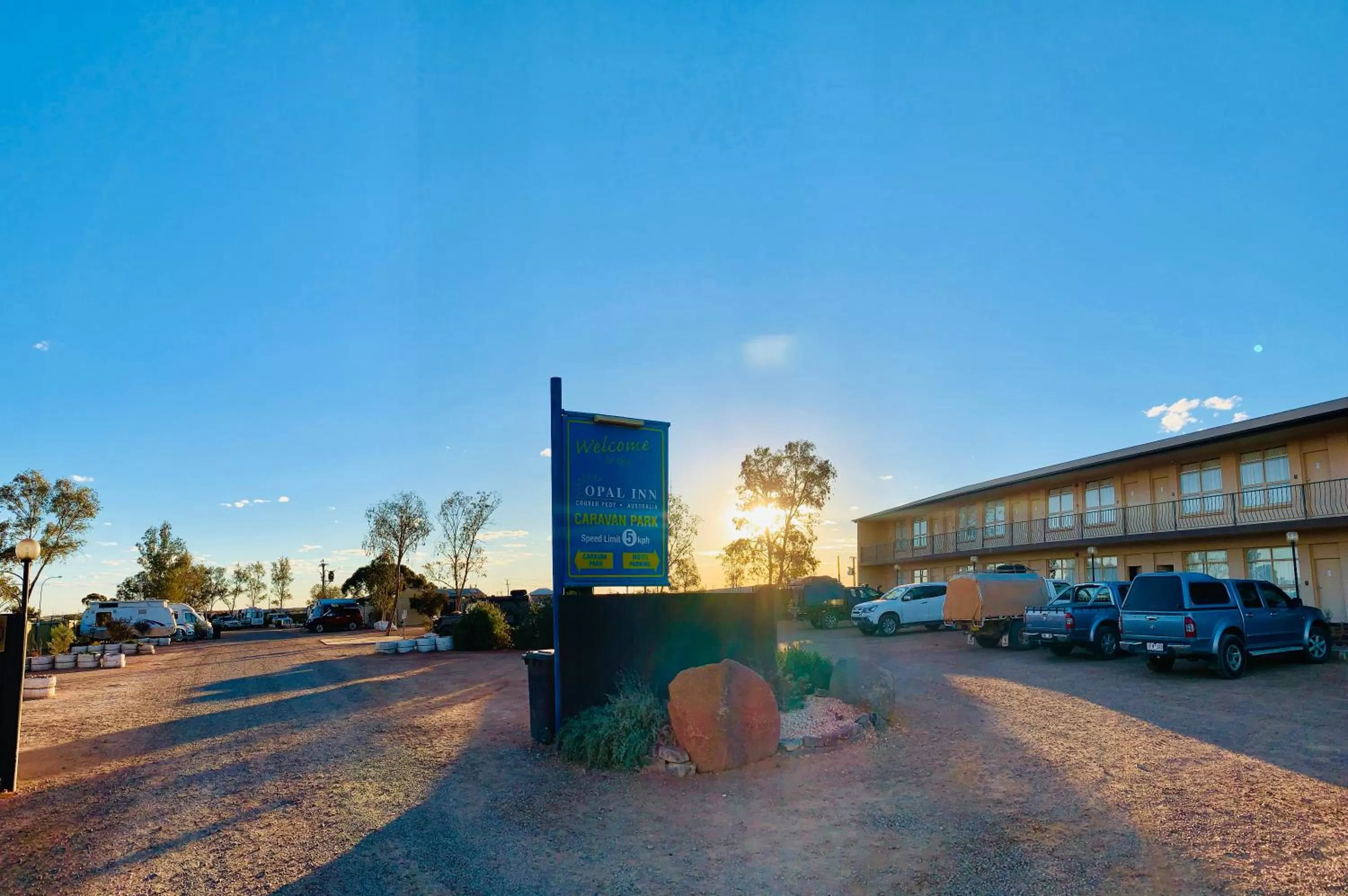 Property building in Opal Inn Hotel, Motel, Caravan Park