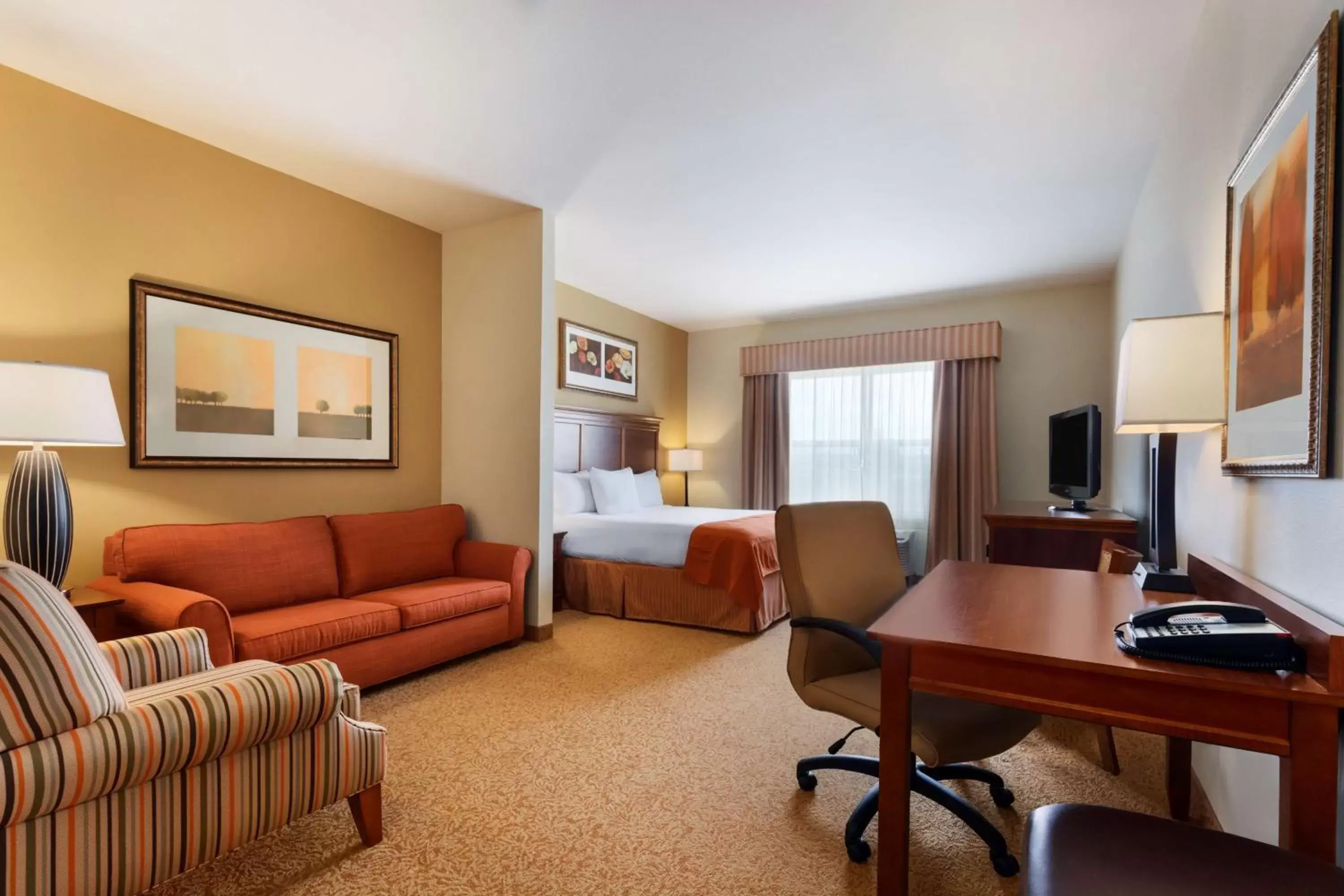 Photo of the whole room, Seating Area in Country Inn & Suites by Radisson, Texarkana, TX